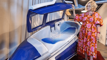 Women Uses This ‘Suicide Pod’ And Ended Her Life | VIRAL VIDEO