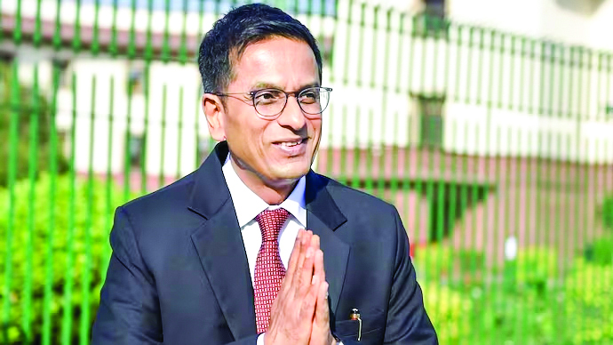 CJI Defends PM Modi’s Visit for Ganpati Prayers