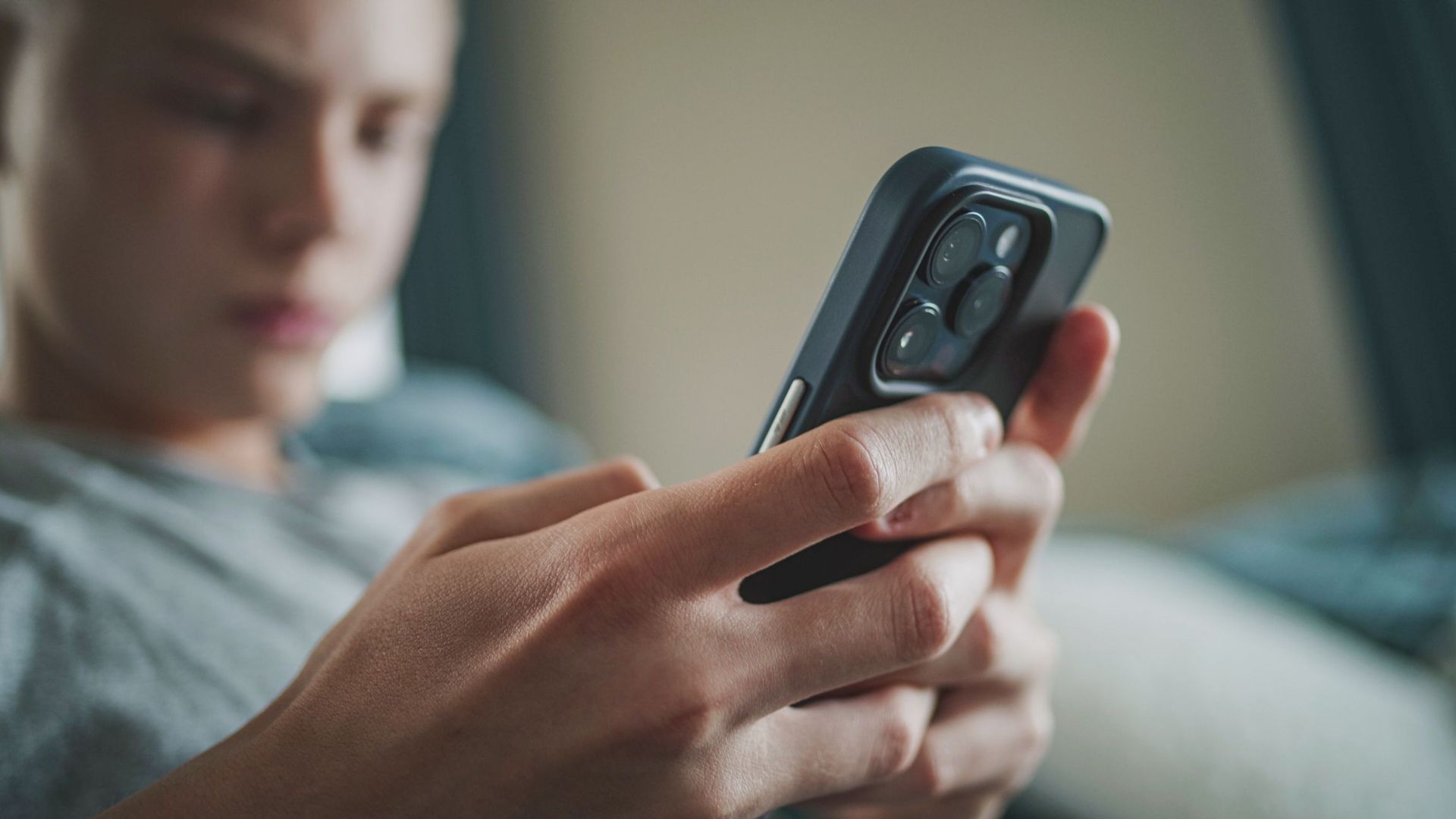 This Phone Number Connects You to an AI Chatbot – Here’s How It Works