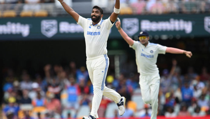 Starc’s Early Strikes Put India on the Backfoot in Third Test