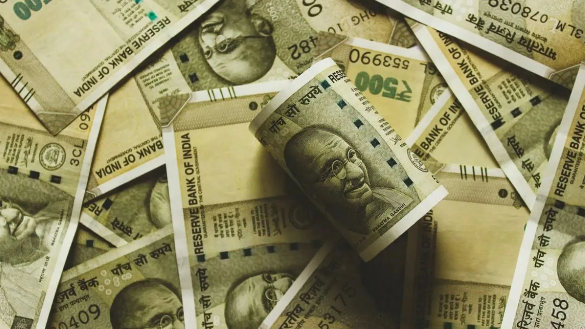 Maharashtra Computer Operator Earning Rs13,000 Swindles Rs 21 Crore, Buys Luxury Gifts for Girlfriend