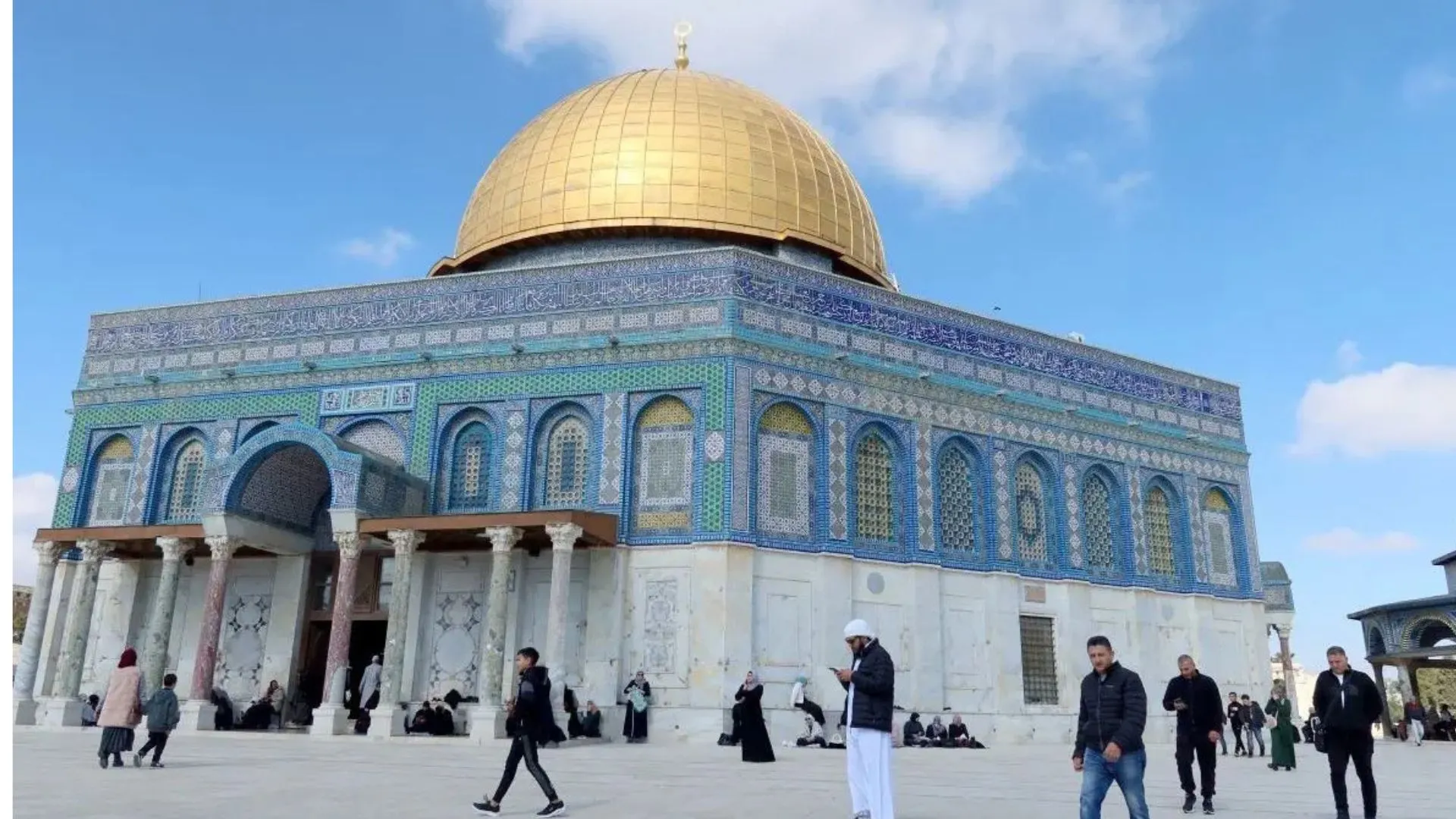 Israeli Minister Visits Al-Aqsa Mosque to Pray for Gaza Hostages Amid Tense Truce Talks