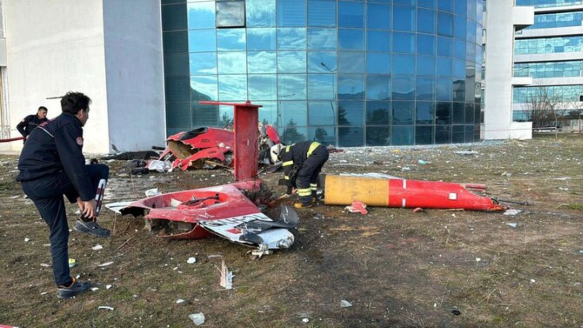 Helicopter Crash at Turkish Hospital Claims Four Lives Amid Foggy Conditions