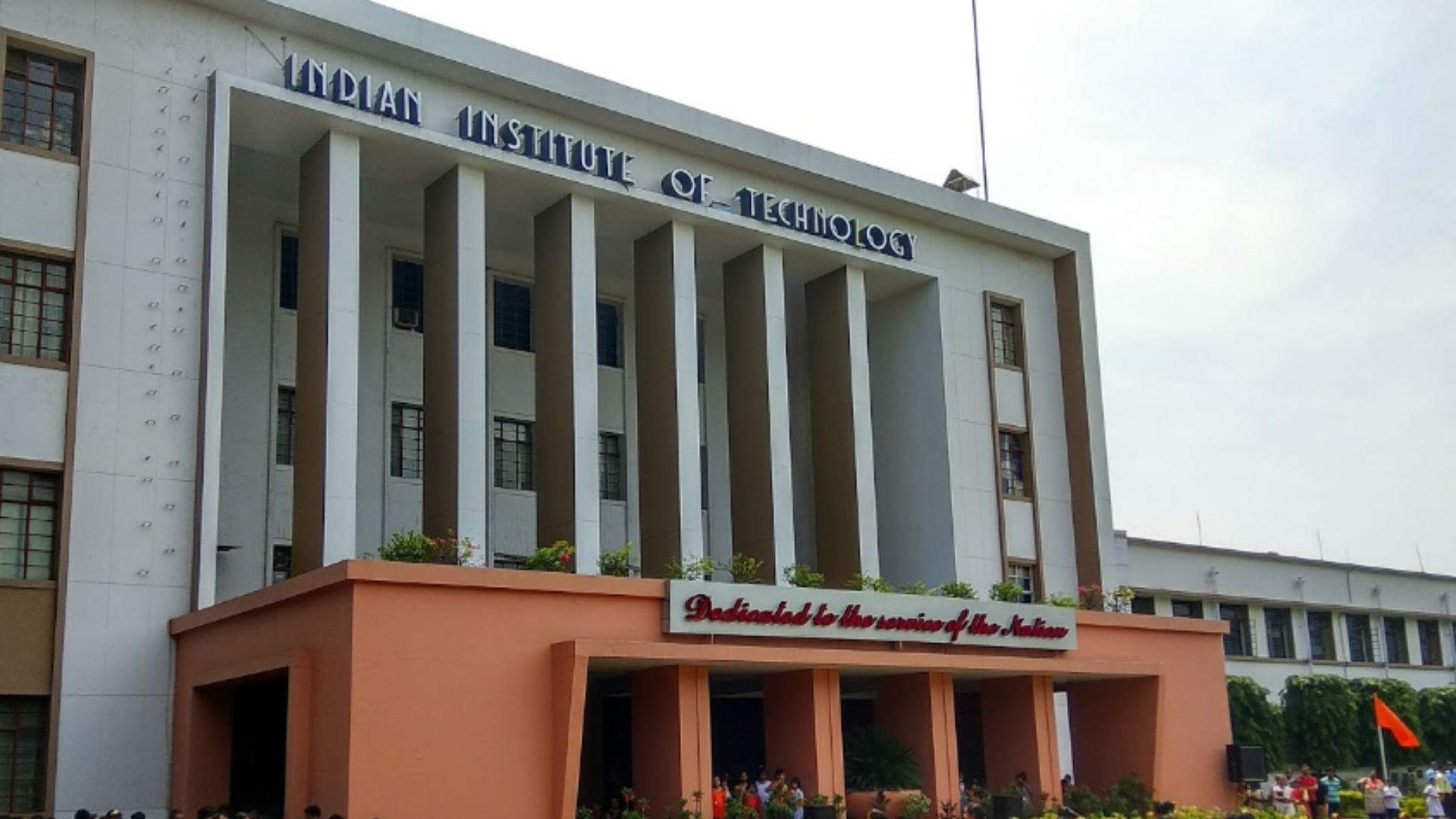 IIT Kharagpur Faculty Threatens Hunger Strike Over Show-Cause Notice Dispute