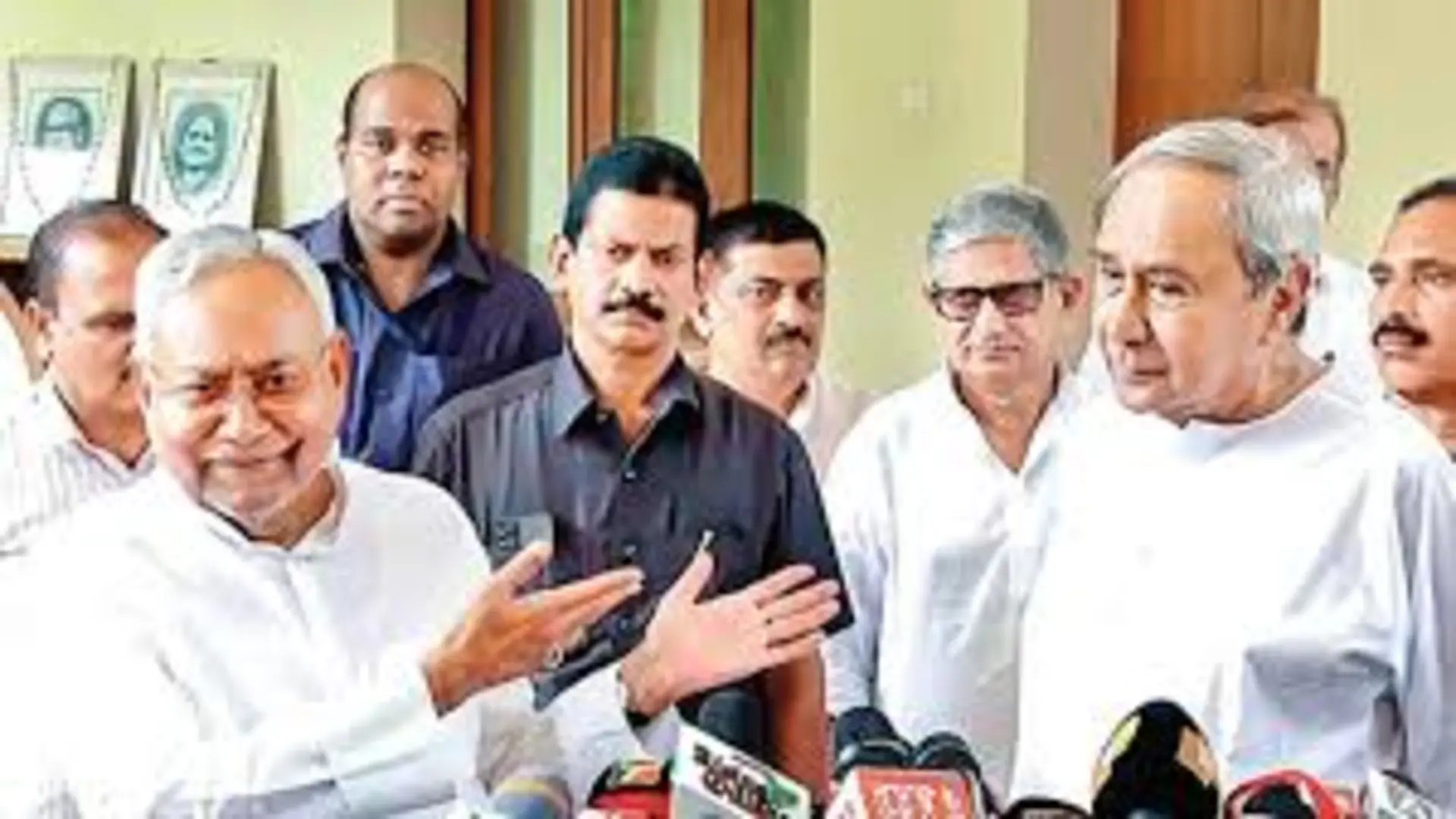Union Min Giriraj Singh Demands Bharat Ratna For Nitish Kumar, Naveen Pattnaik