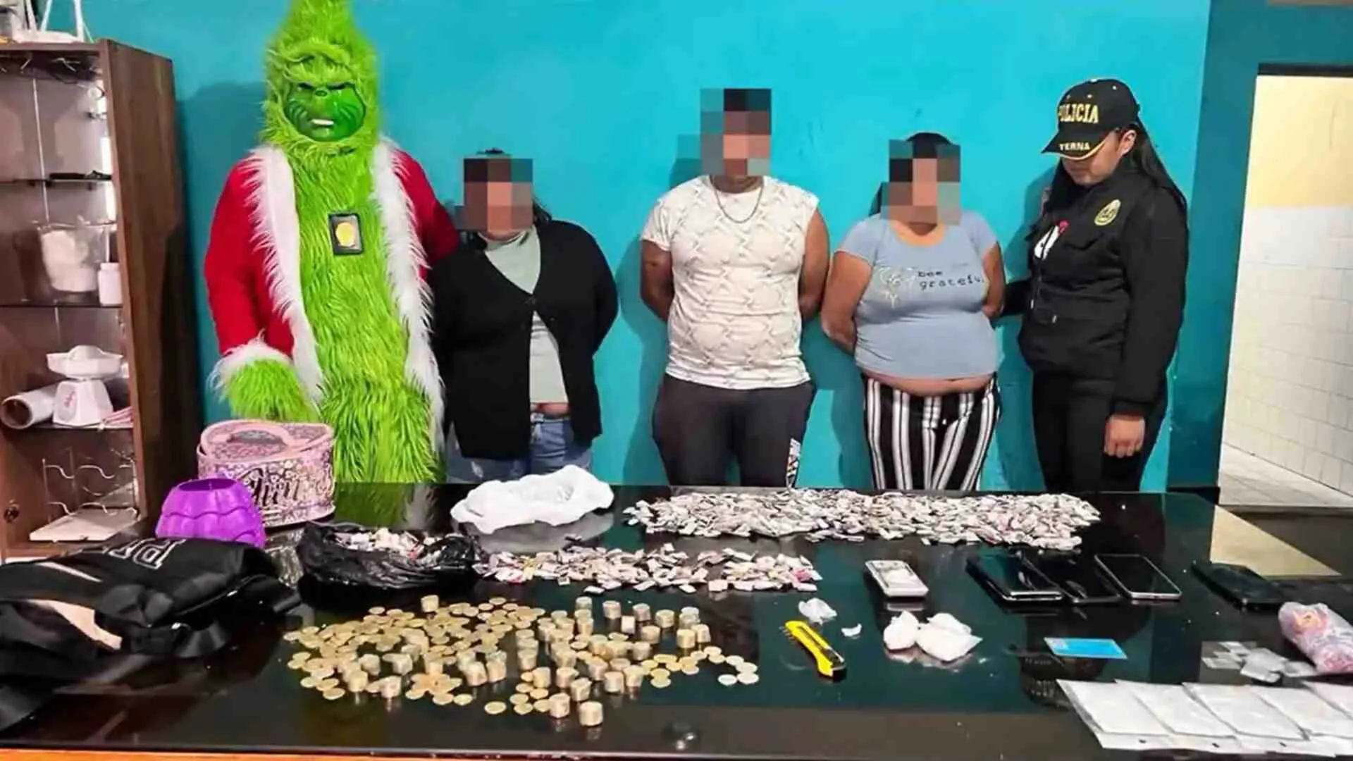 Officer ‘Grinch’ Stole Christmas From Alleged Peruvian Drug Leaders | WATCH