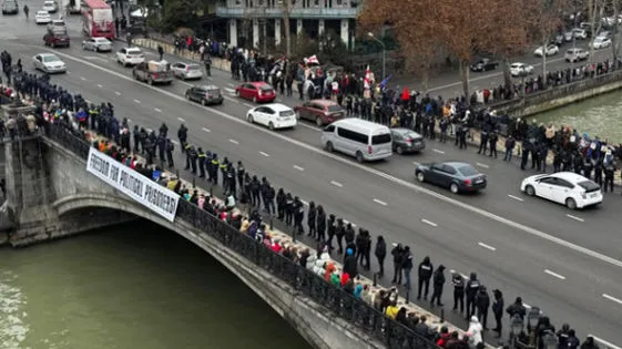 Georgians Form Human Chain Against New President Kavelashvili’s Swearing In