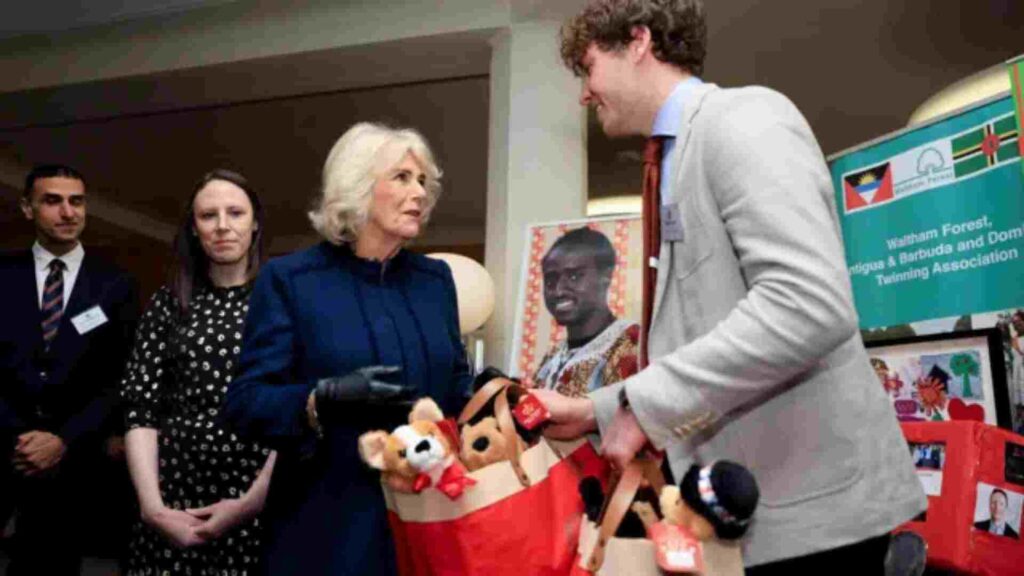 Queen donated 25 toys Queen donated 25 toys