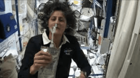 Sunita Williams Teach Students How To Drink in Space’s Microgravity | WATCH
