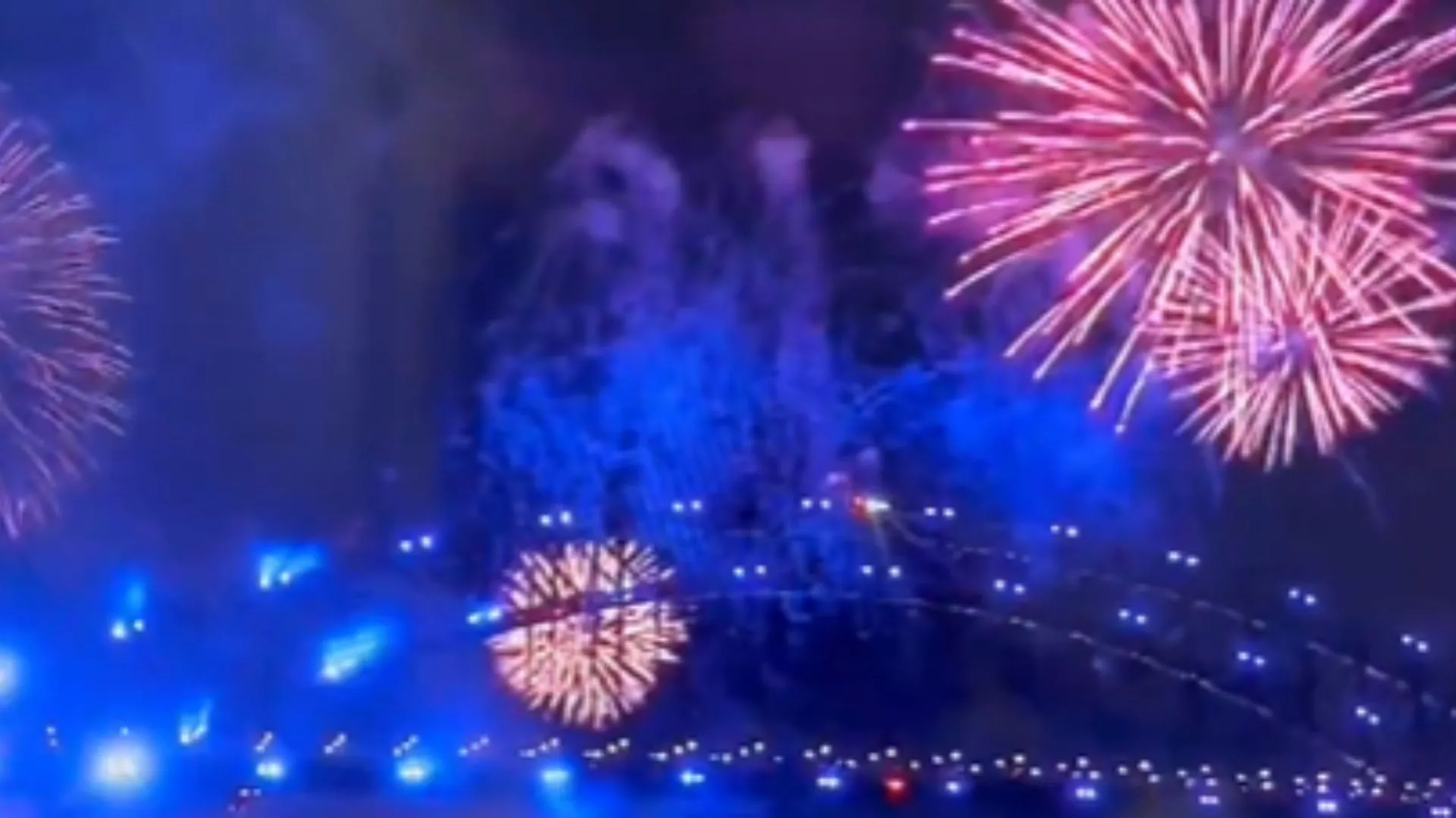 Sydney Welcomes New Year 2025 with Spectacular Fireworks Display | Watch