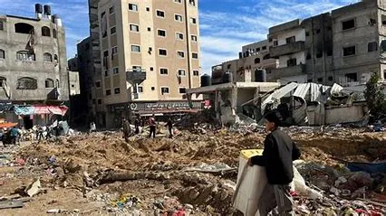 Israeli Forces Raid Gaza Hospital; Health Ministry Reports Fire