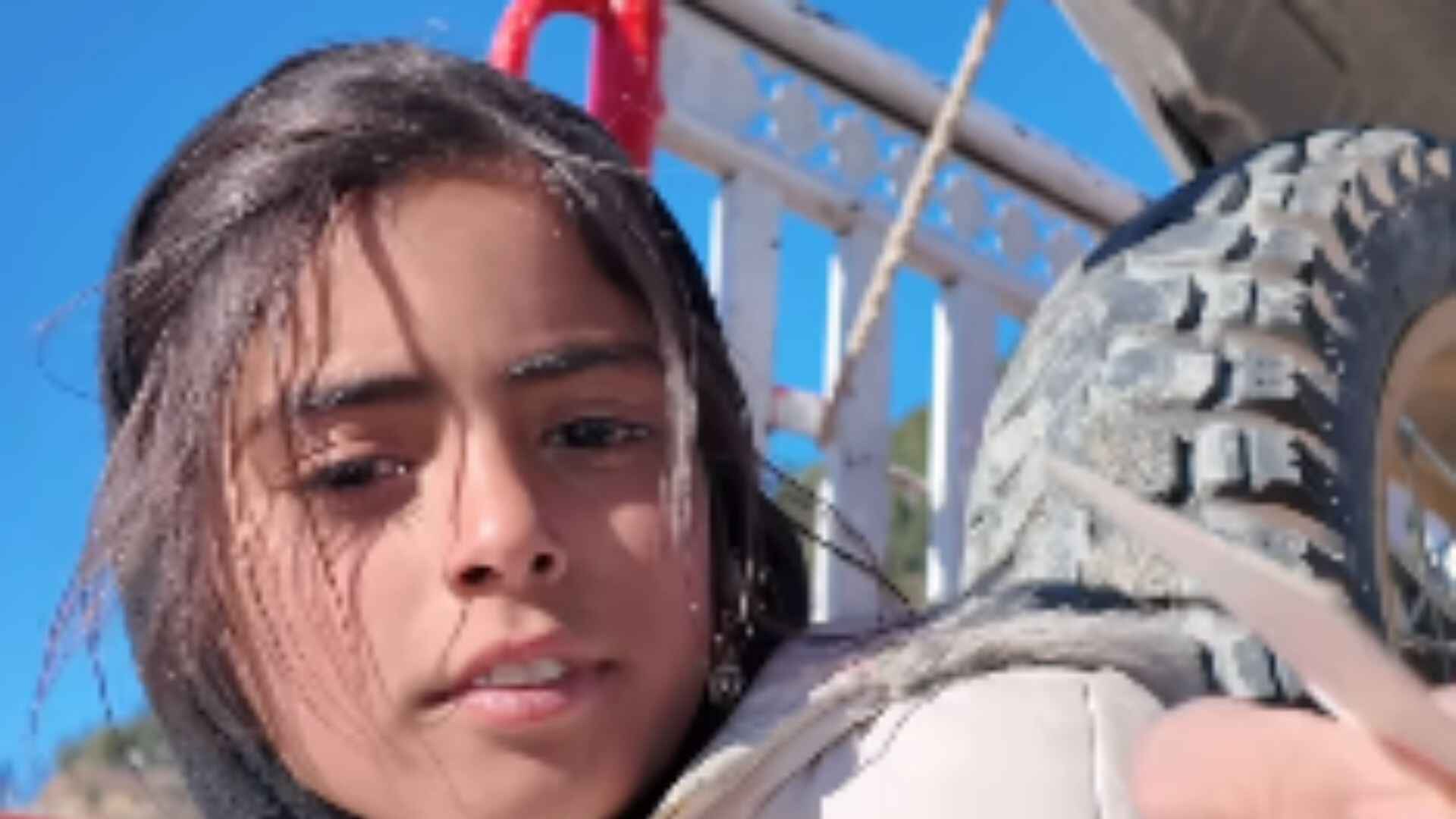 “She’s A Little Star”: Pakistani Vlogger Highlights Snack-Selling Girl’s Impressive English | Watch