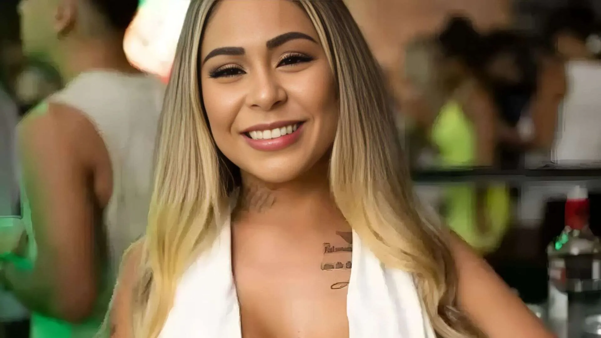 OnlyFans Model Dies After Falling from Hotel Balcony After ‘Filming Threesome’
