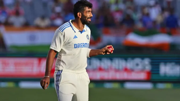 Bumrah Leaves the Field for Hospital During the Second Session of Day 2 at the Sydney Test