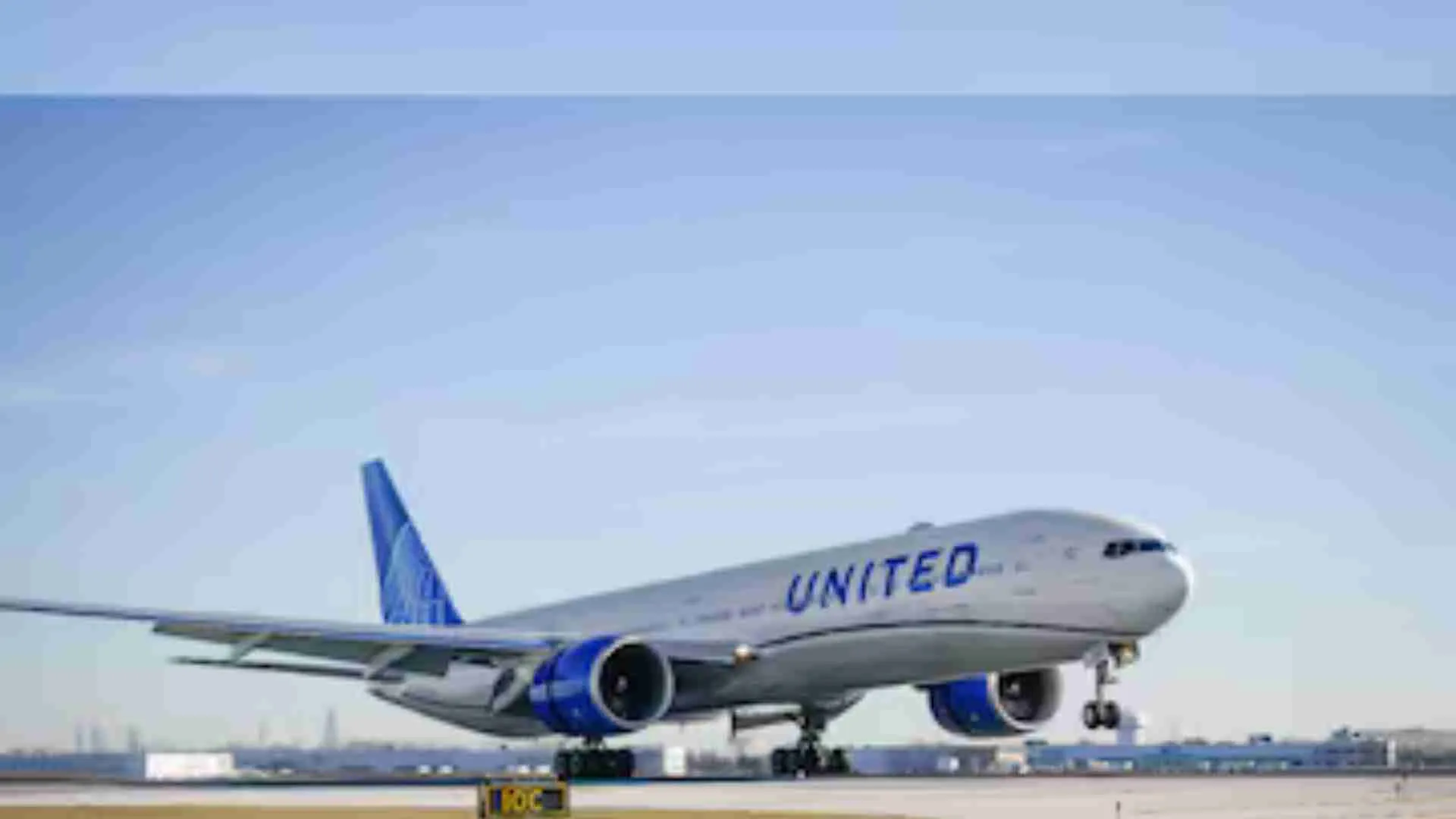 Business Class Traveller Urinates On Fellow Passenger, United Airlines Responds To It
