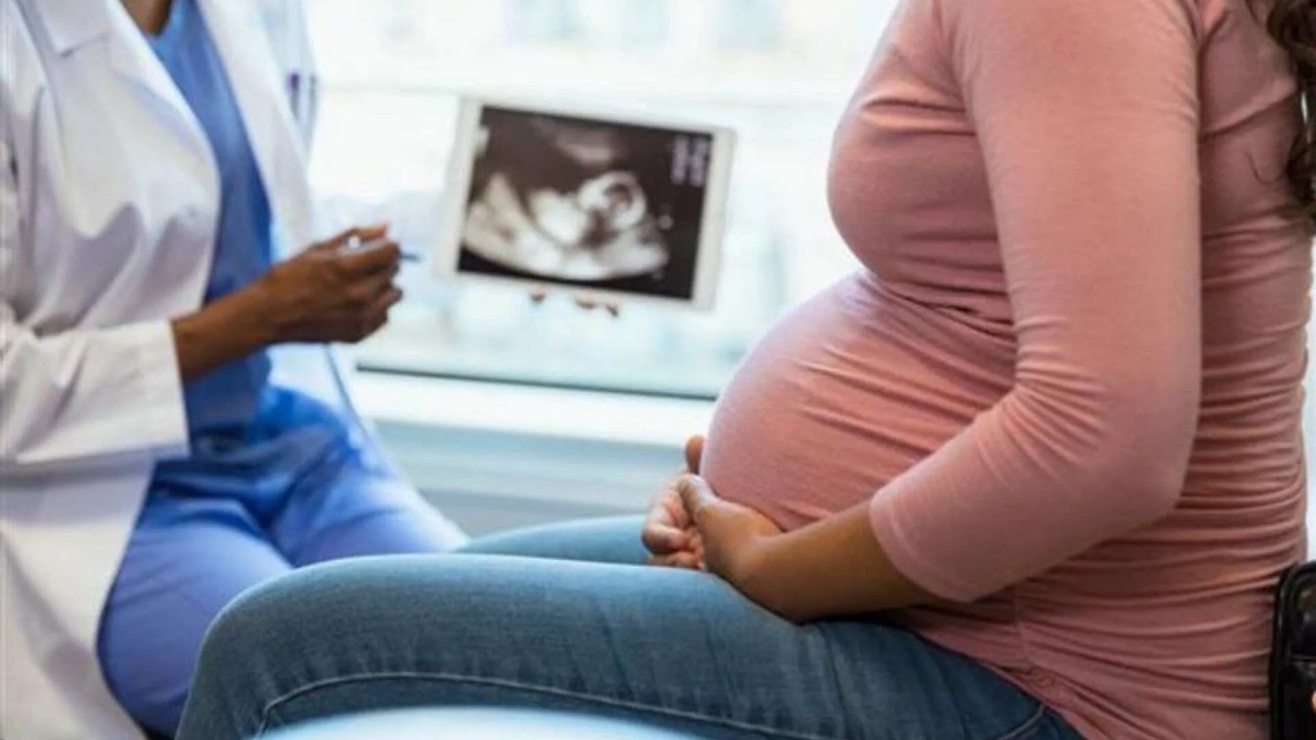 Chinese Woman learns of Pregnancy Just Hours Before Unexpected Childbirth