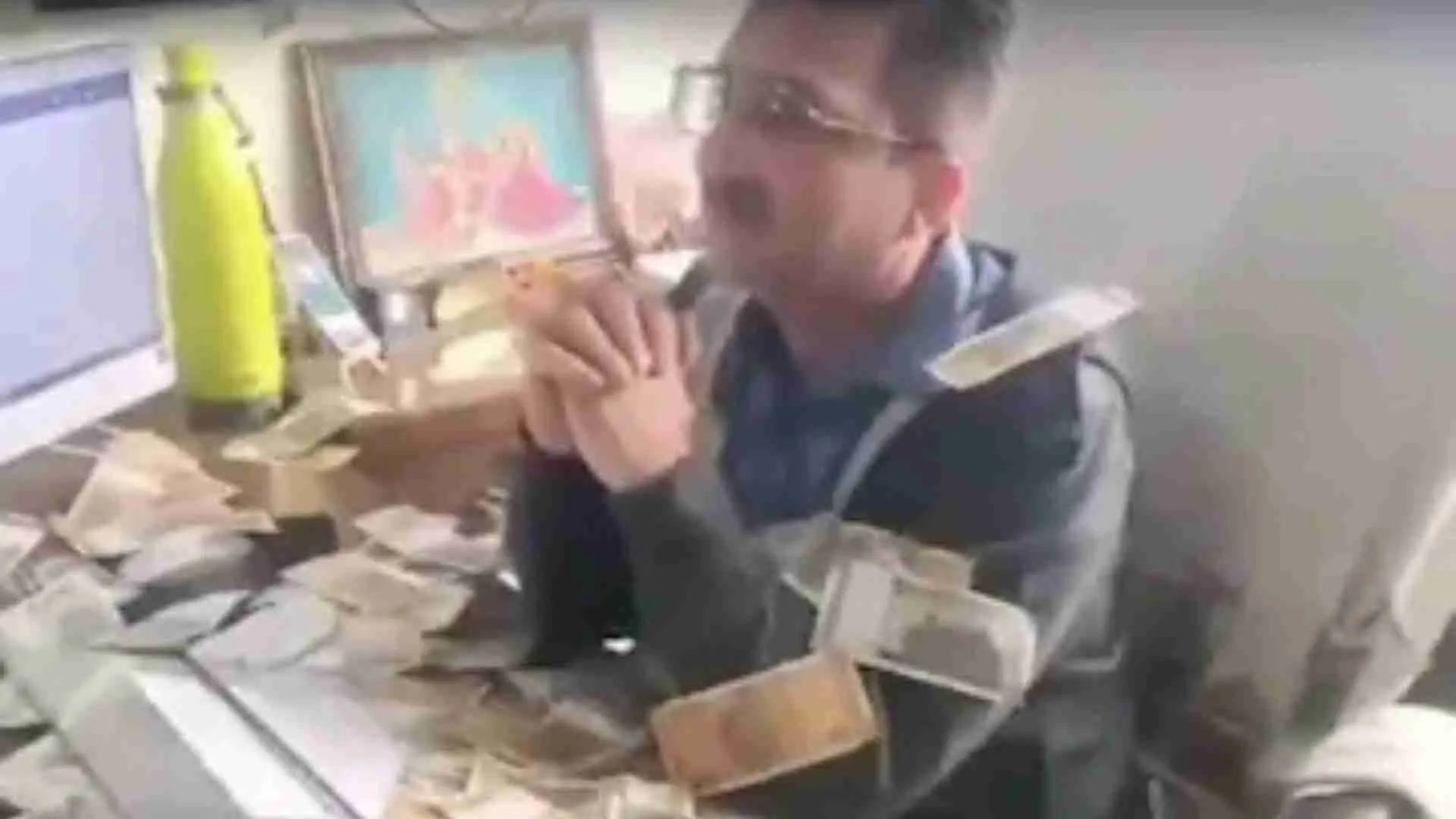 Citizens ‘How Much More Will You Eat?’ Throw Money At Officer In Gujarat | WATCH