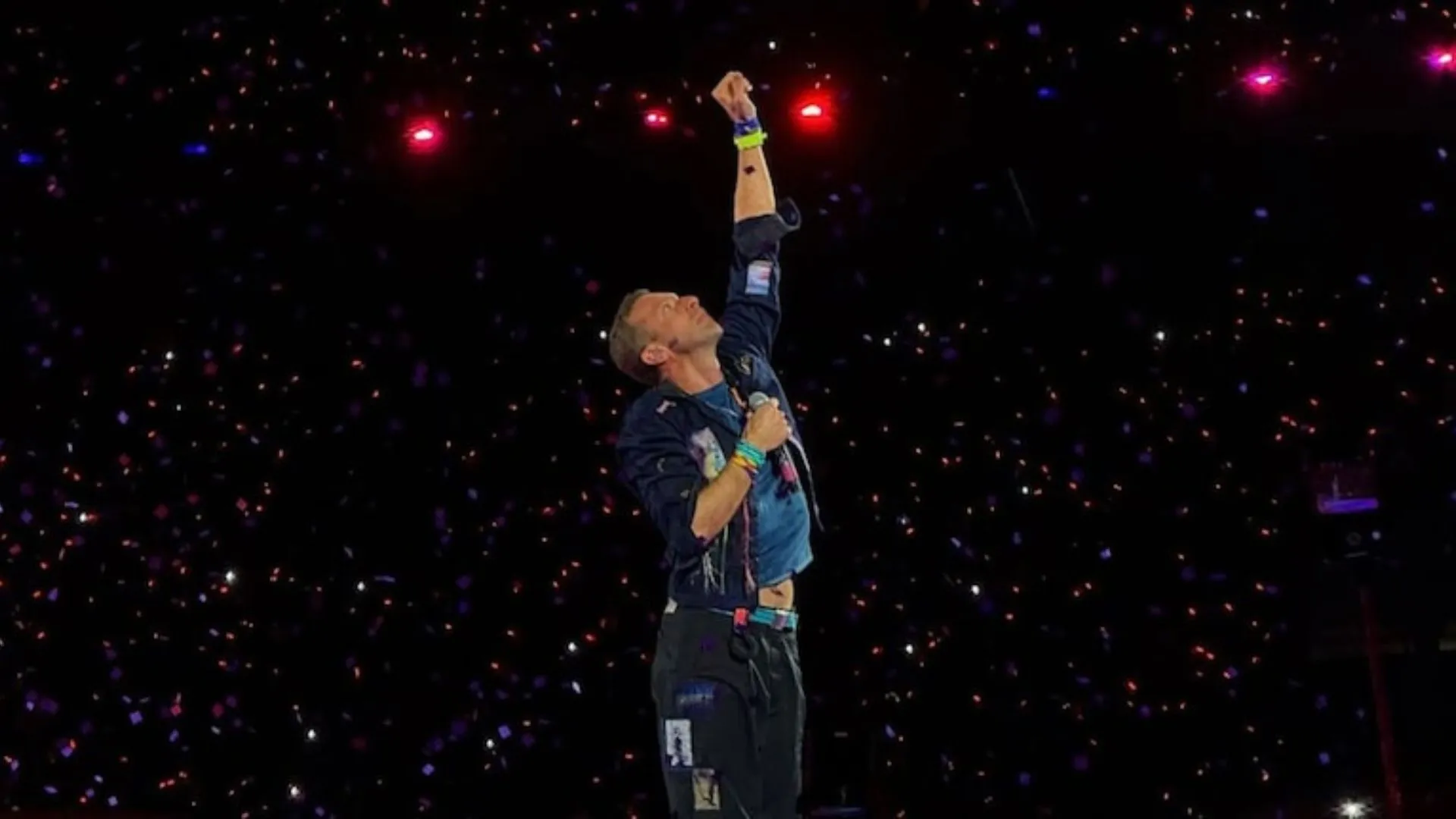 Coldplay’s Chris Martin Pauses Ahmedabad Concert to Ensure Fan’s Safety | Watch