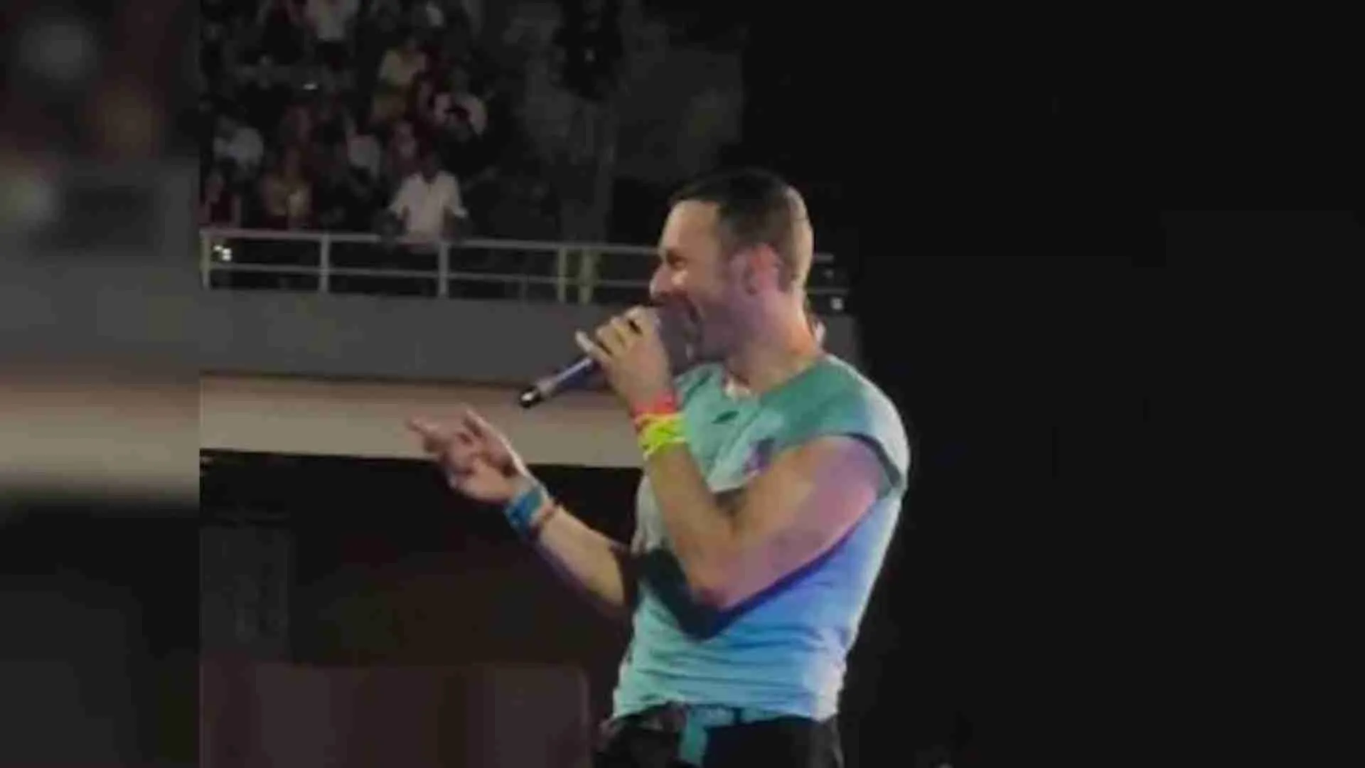 Coldplay’s Chris Martin Saying ‘Jai Shri Ram’ At Mumbai Concert Goes Viral | WATCH