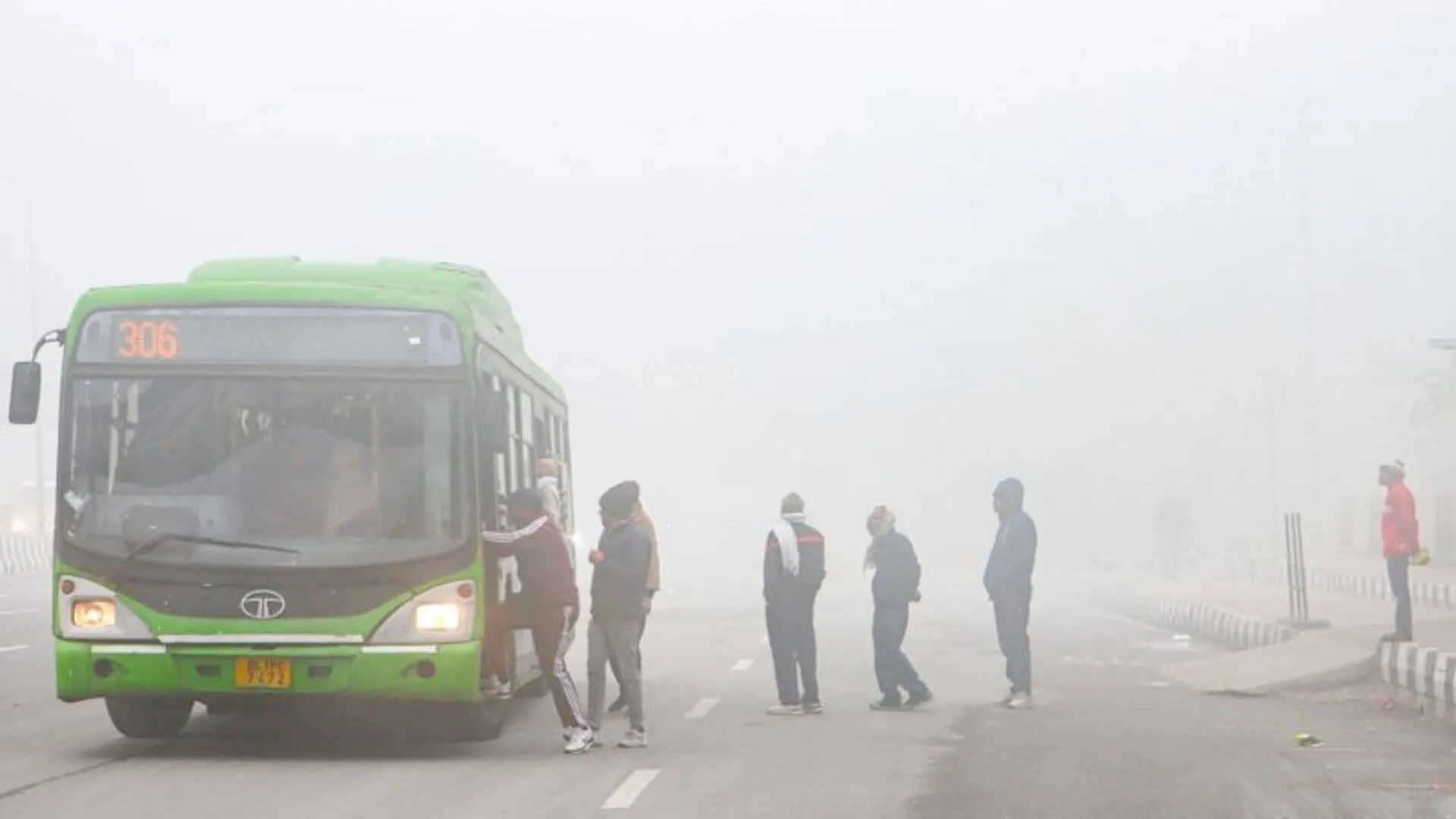 Delhi Sees Longest Zero Visibility, Delays Over 100 Flights and 50 Trains