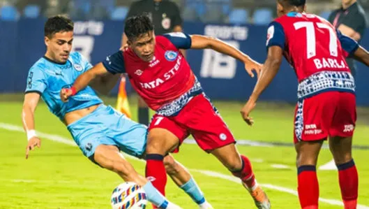 Indian Super League 2024-25: Jamshedpur FC Stuns Mumbai City FC with a 3-0 Victory