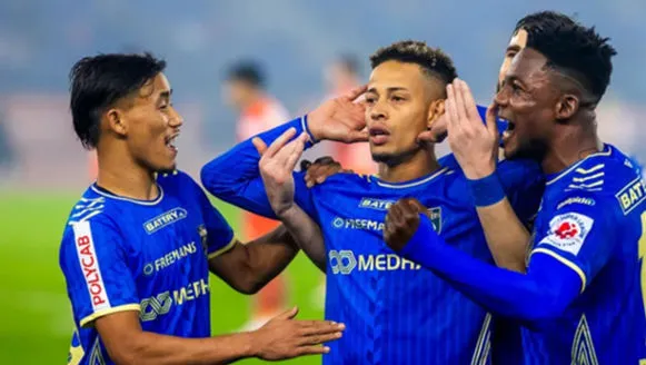 Indian Super League 2024-25: Kerala Blasters Hold Strong with Nine Men to Secure 1-0 Win Over Punjab FC