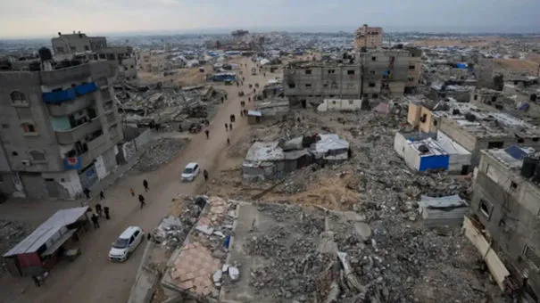 Israeli Airstrikes Kill 26 Amid Ceasefire Talks with Hamas in Qatar