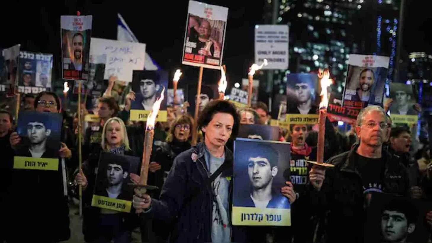 Israel’s Divided Streets: Protesters Rally For And Against Gaza Ceasefire Agreement | WATCH