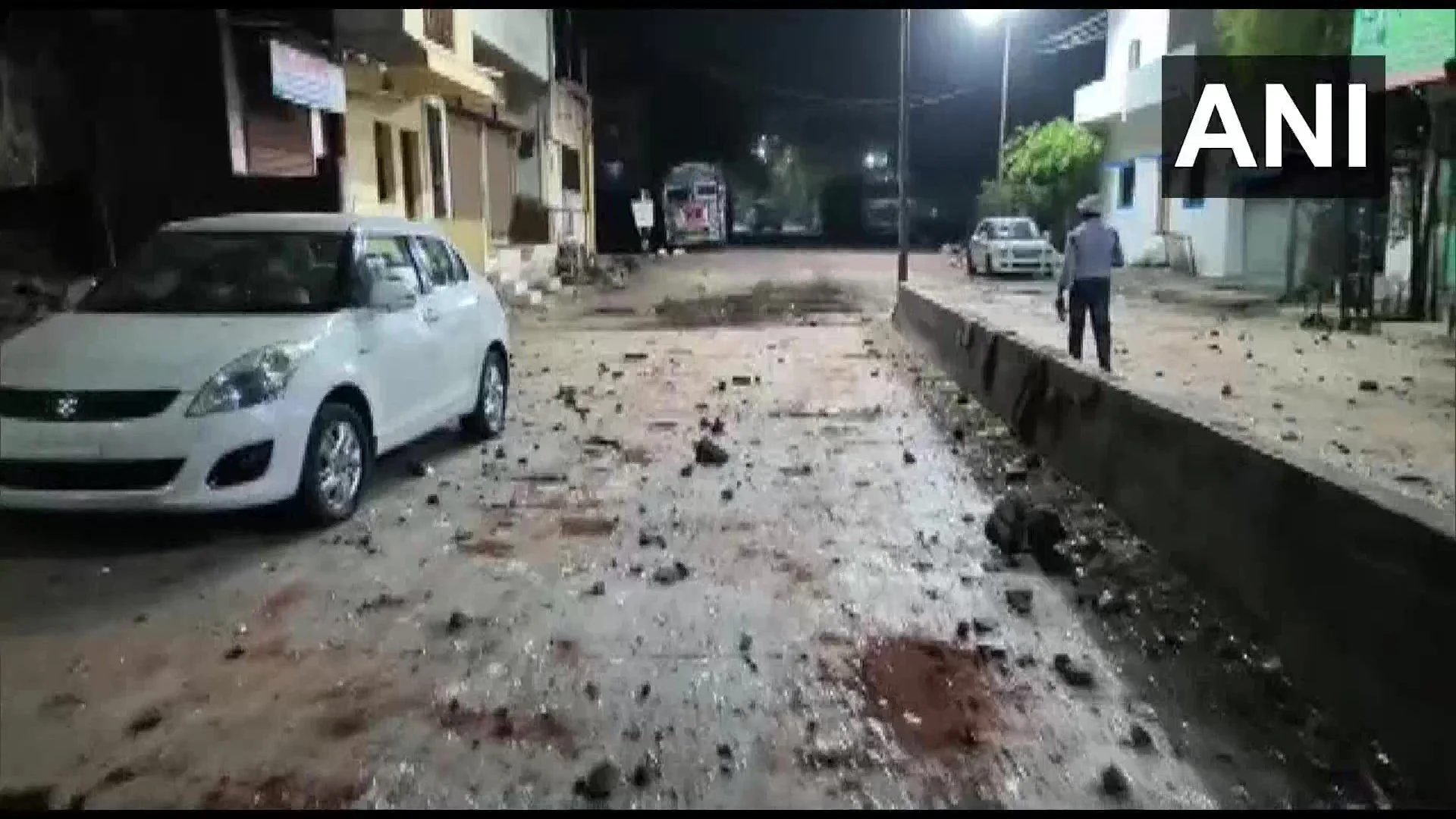 Maharashtra imposes curfew in Jalgaon after communal clash| Video