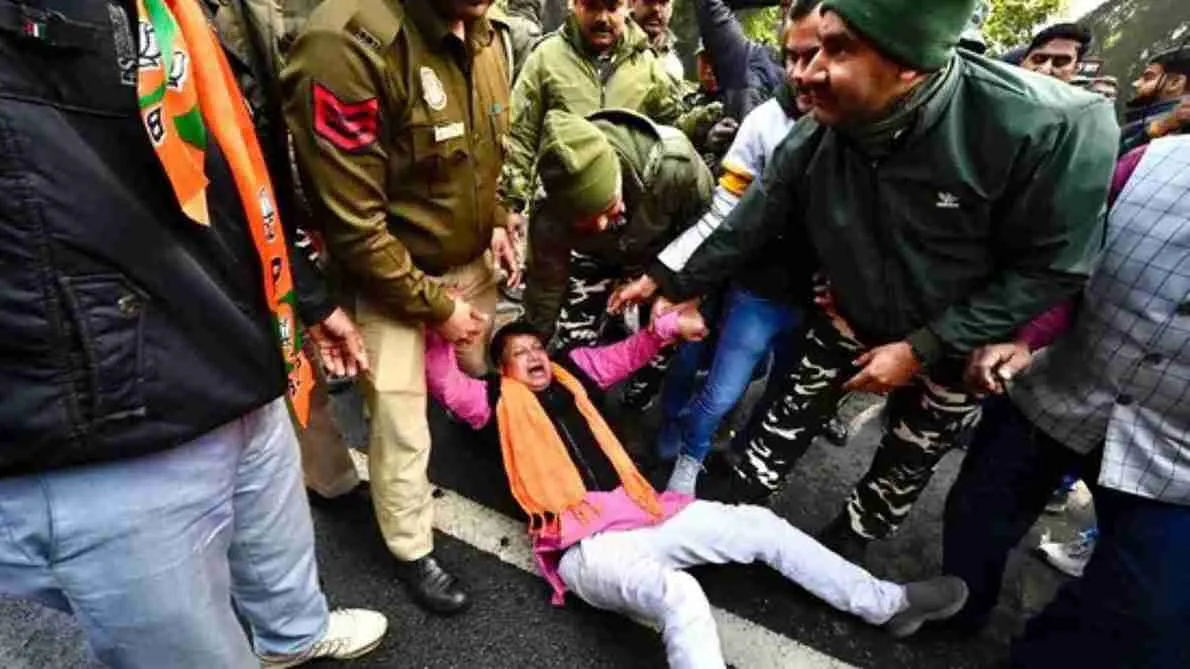 Kejriwal Attacks BJP’s ‘Hate’ For Delhi, Police Use Water Cannons On Purvanchal Voter | WATCH