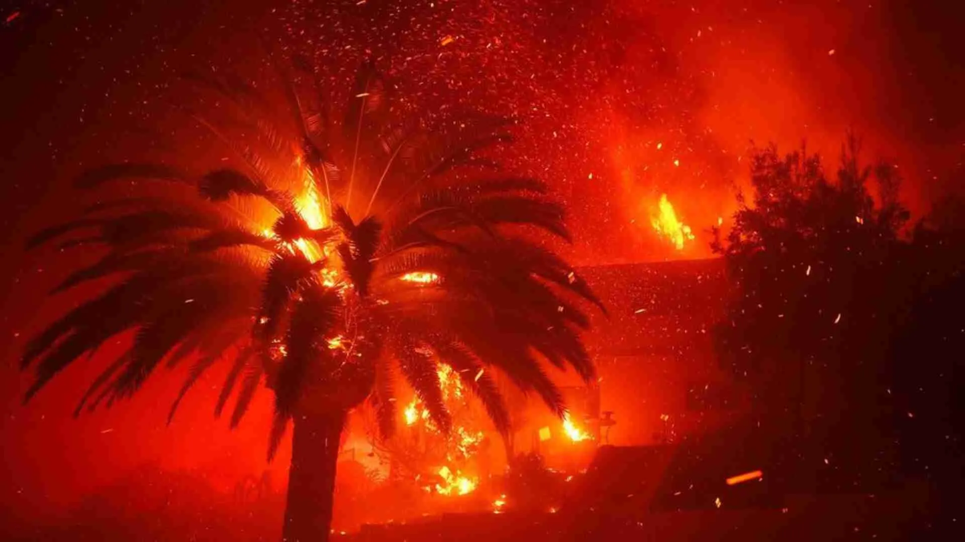 19,000 Evacuated as Fresh Fire Breaks Out Near Los Angeles