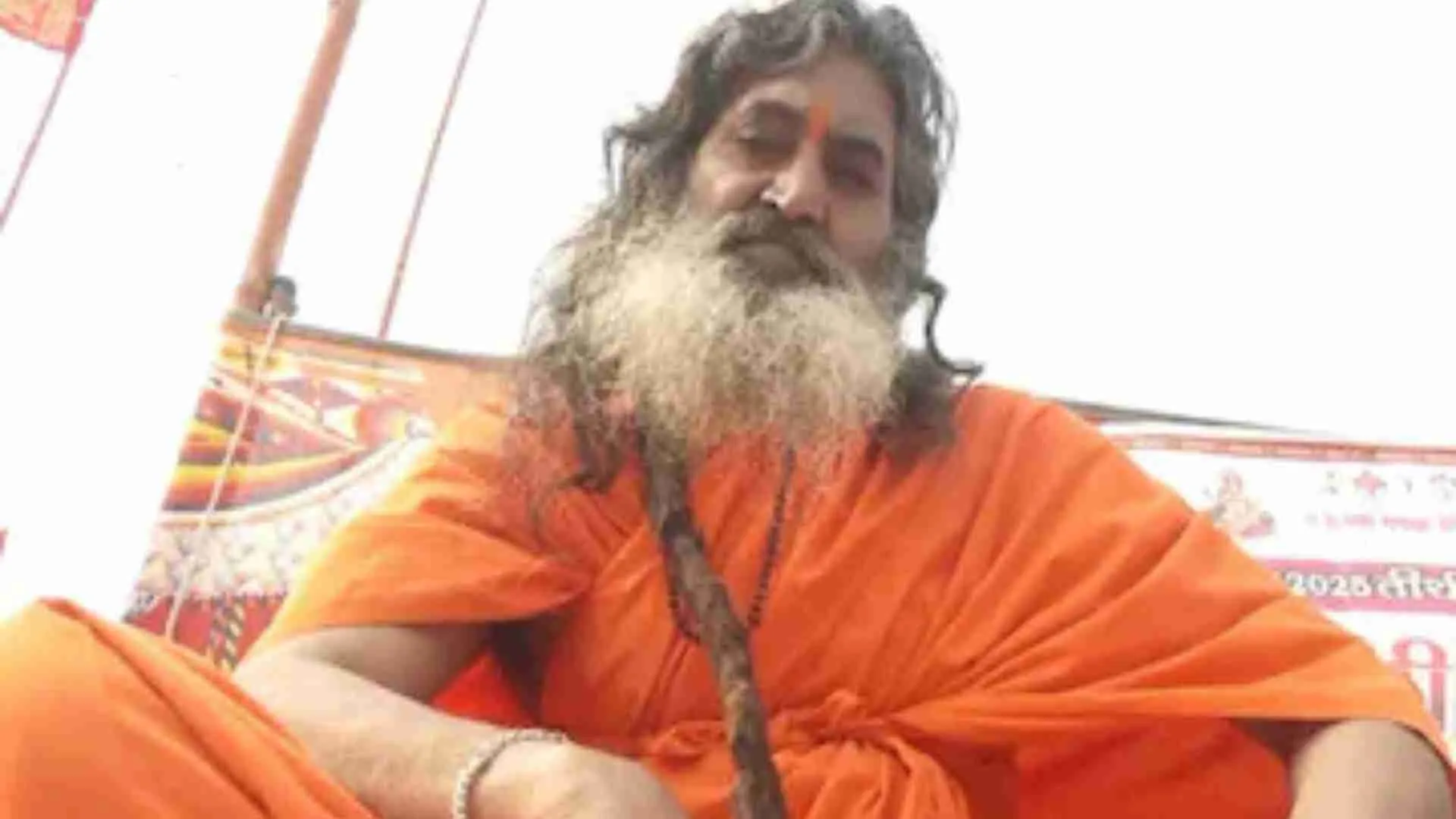 Maha Kumbh 2025: Meet the ‘Chai Wala Baba’ Who Gives Free Coaching To Civil Service Aspirants