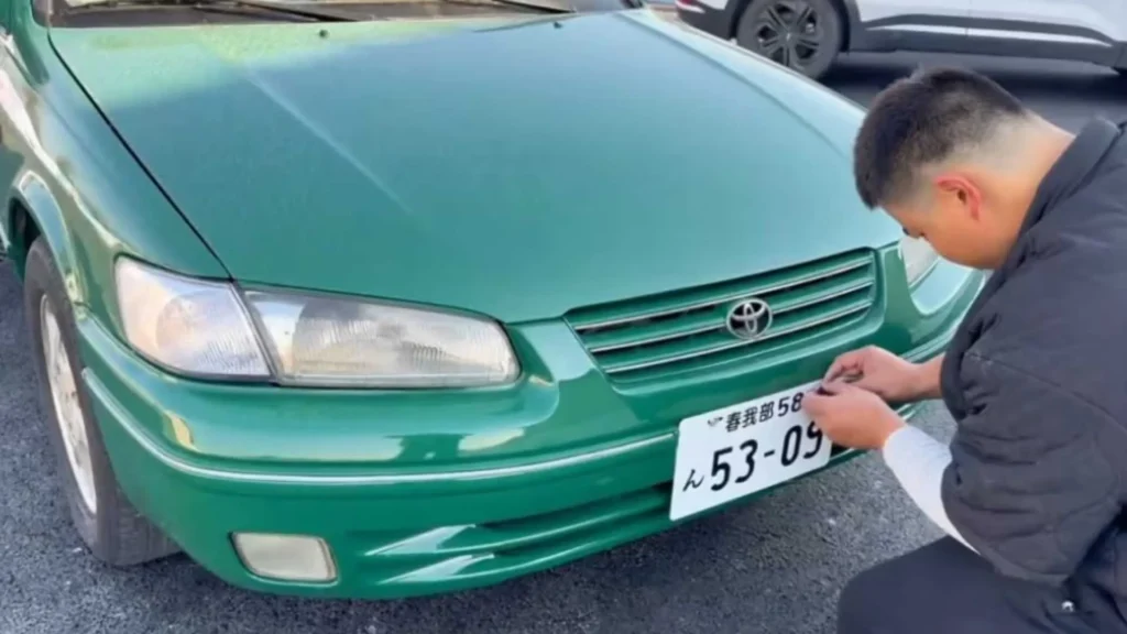Man Builds Shin Chan's House
