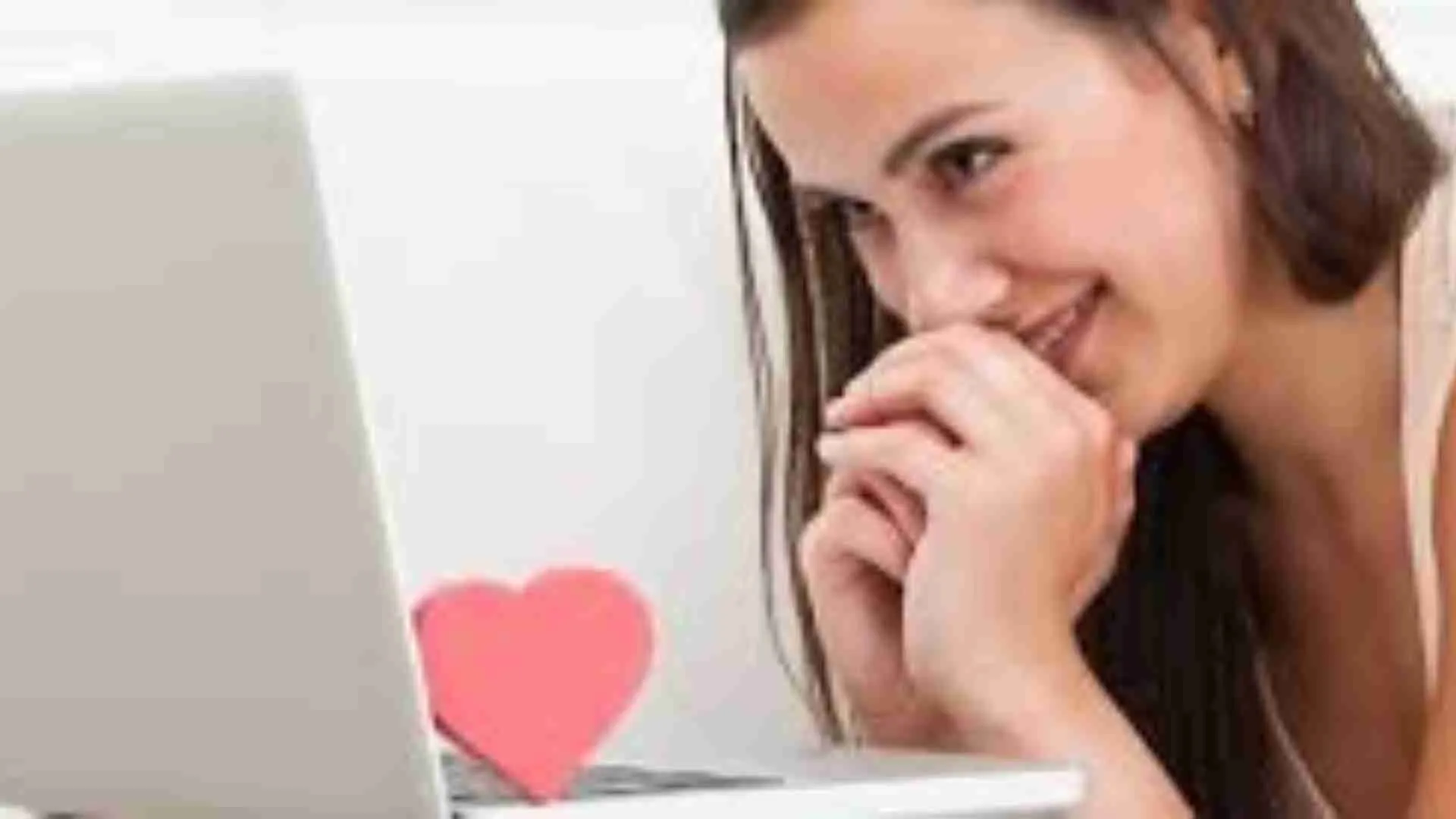 Miss Your Partner? Here’ How Virtual Sex Is The Key To Intimacy In Long-Distance Love