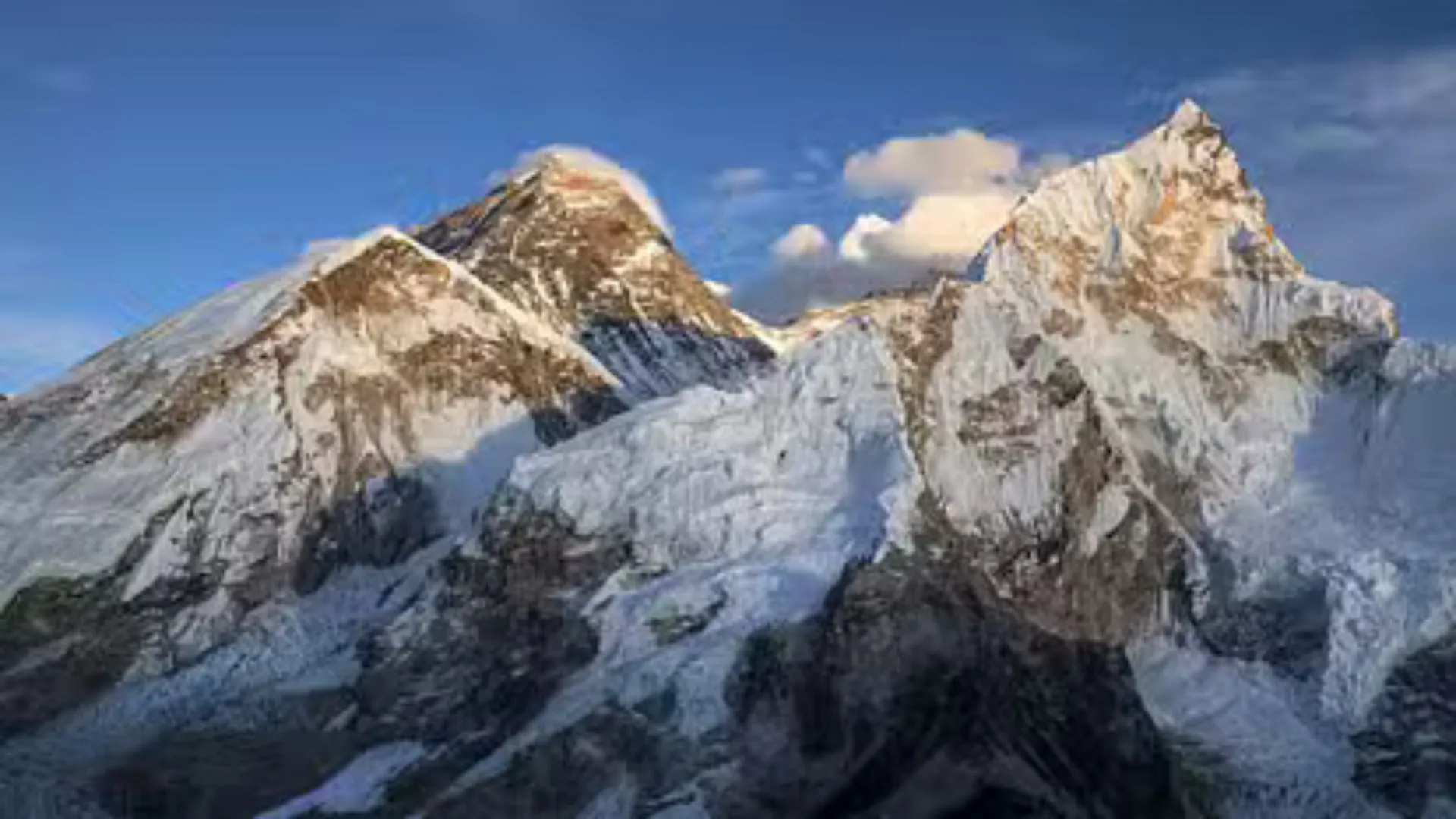 China Closes Mt. Everest Scenic Area after Earthquake Strikes Tibet