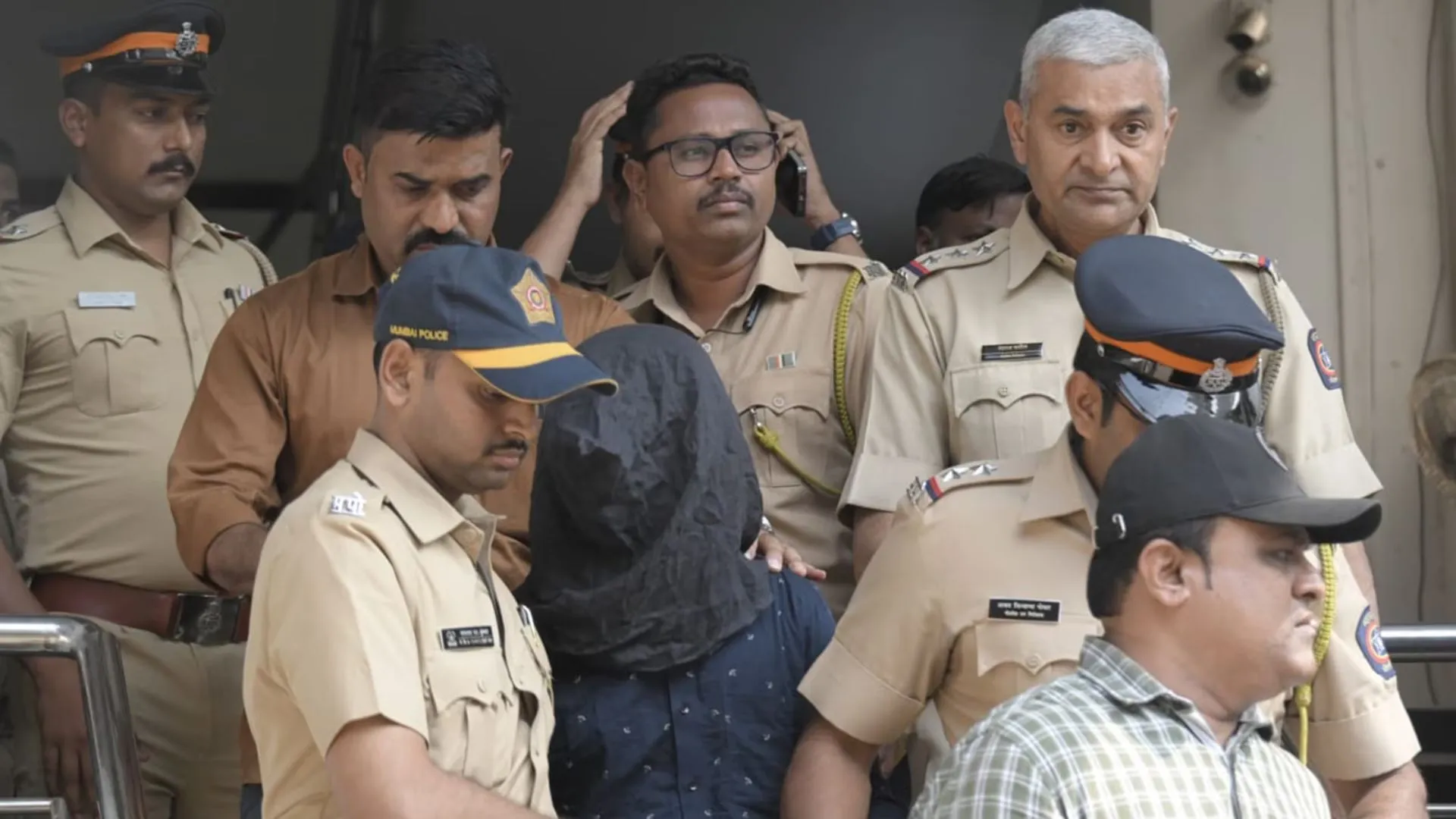Mumbai Police Investigates Shocking Attack on Saif Ali Khan with a Fingerprint Clue