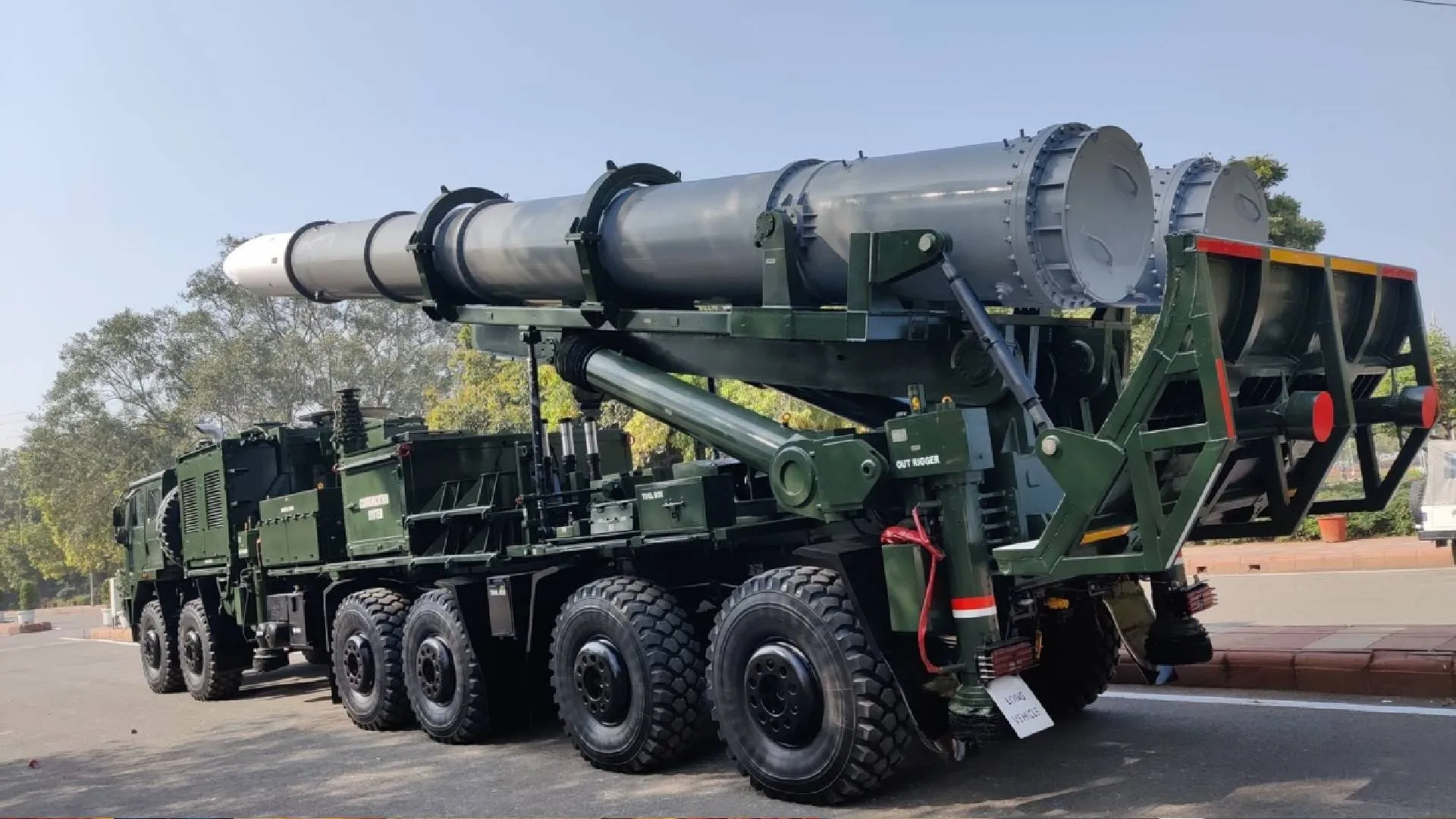 Pralay Missile Debuts at R-Day Parade 2025, ALH to be Grounded