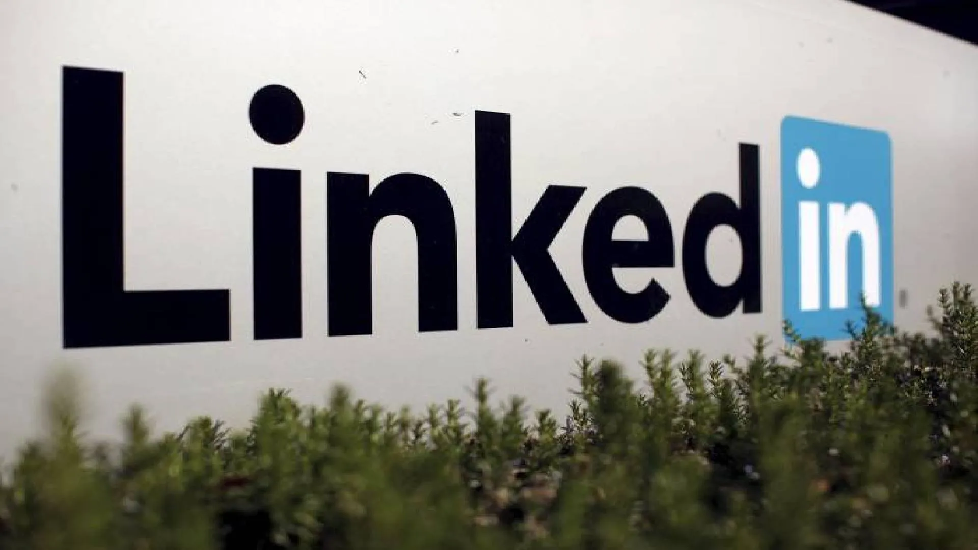LinkedIn Accused of Sharing User Data for AI Training in Lawsuit