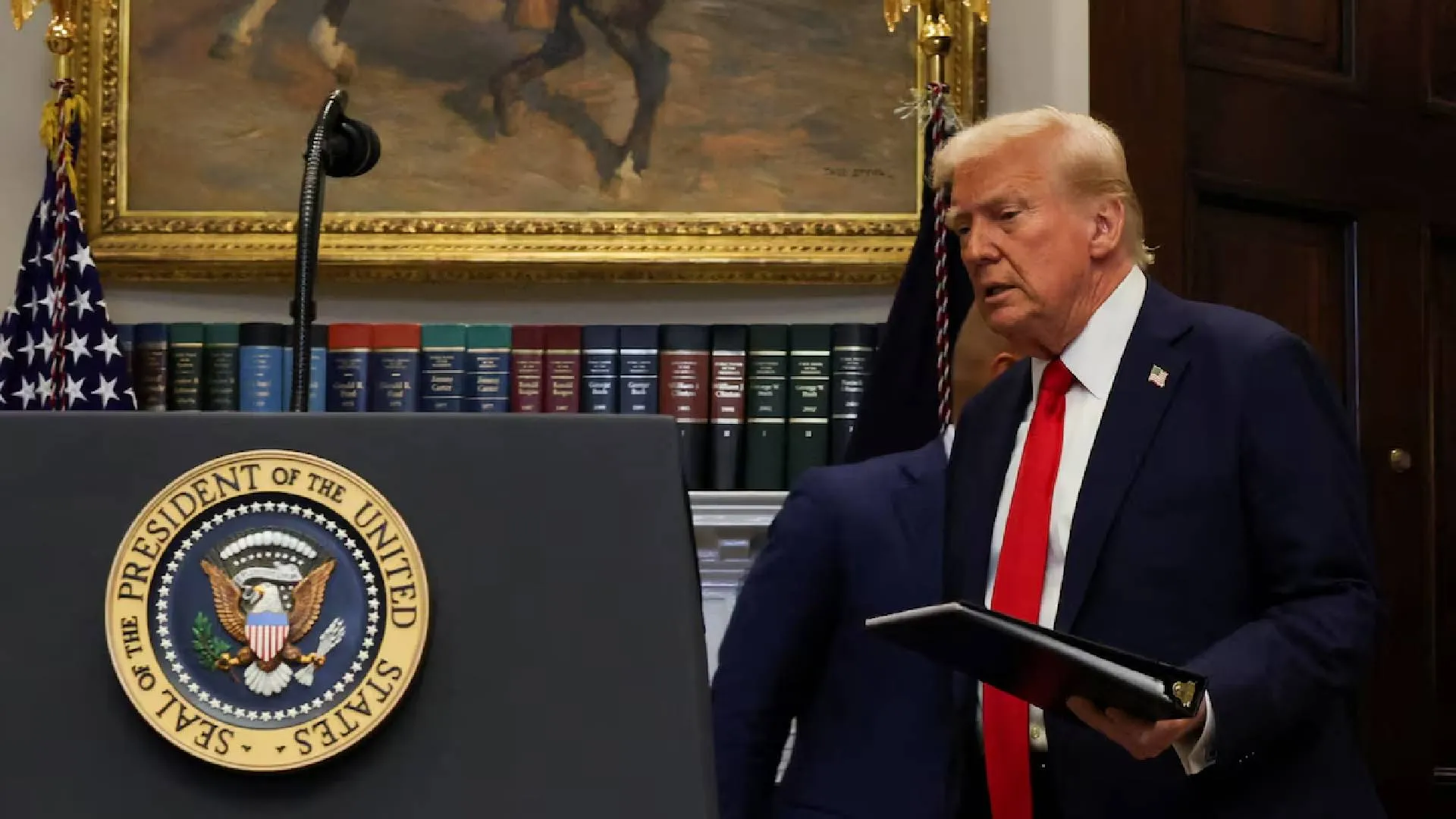 Trump Decree Revives ‘Muslim Ban,’ Targets Pro-Palestinian Students