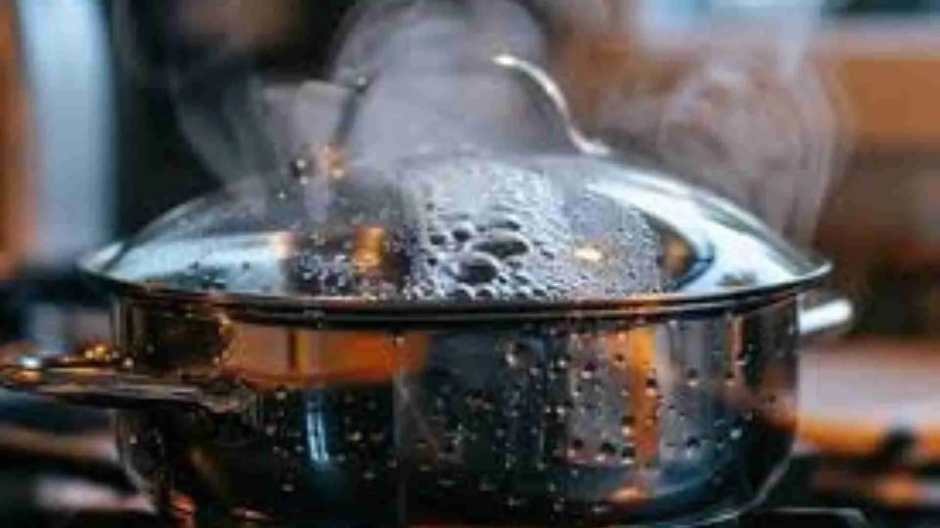 Noida Tragedy: 2 Men Suffocate After Leaving Chhole Cooking On Stove