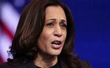 Kamala Harris Faces Awkward Handshake Snub at Senate Swearing-In | WATCH