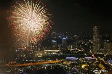 Singapore Welcomes New Year with Spectacular Fireworks