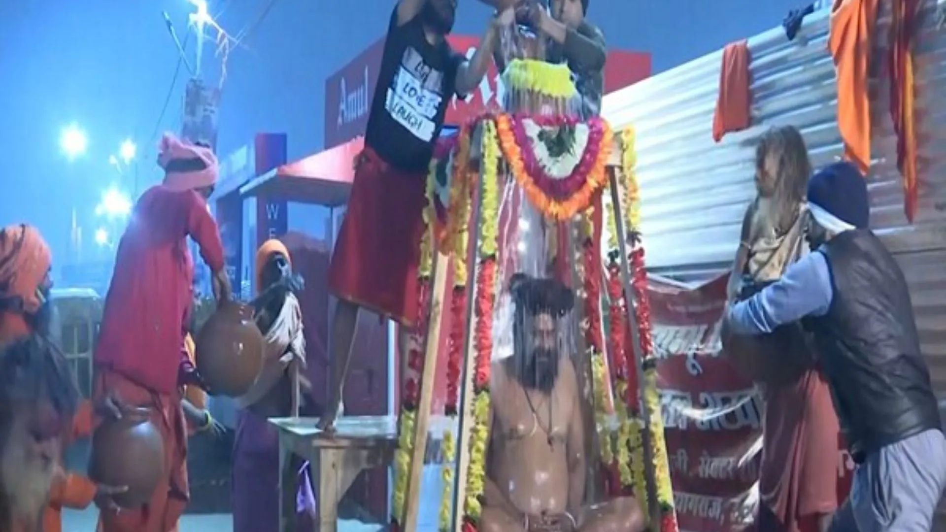 Pramod Giri Maharaj’s Ritual Gains Attention at Maha Kumbh Mela