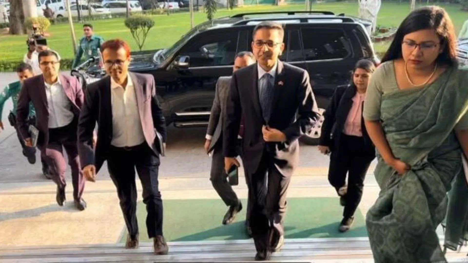 Indian Envoy Summoned by Bangladesh Amid Border Disputes