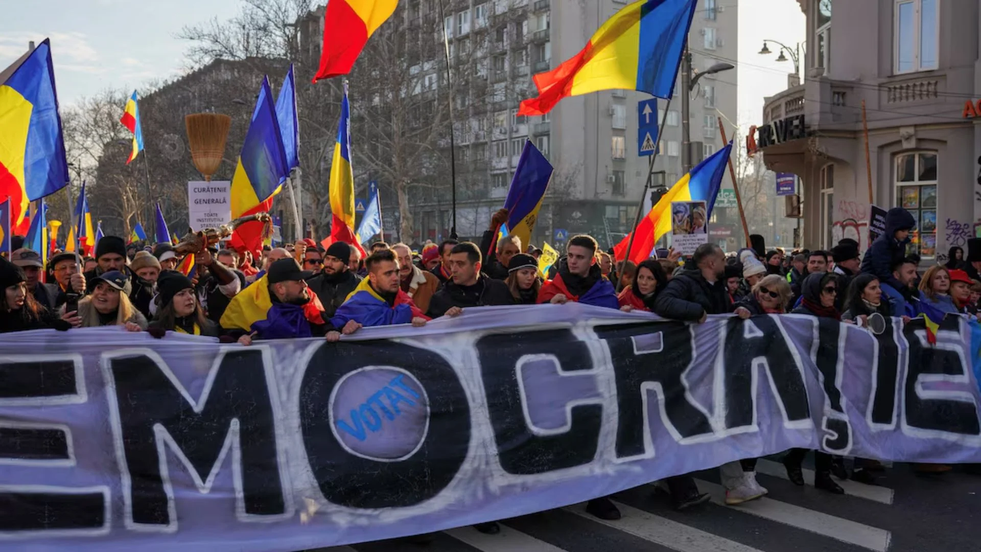Romanian Protesters Demand Presidential Election Resumption, Call For Iohannis Resignation