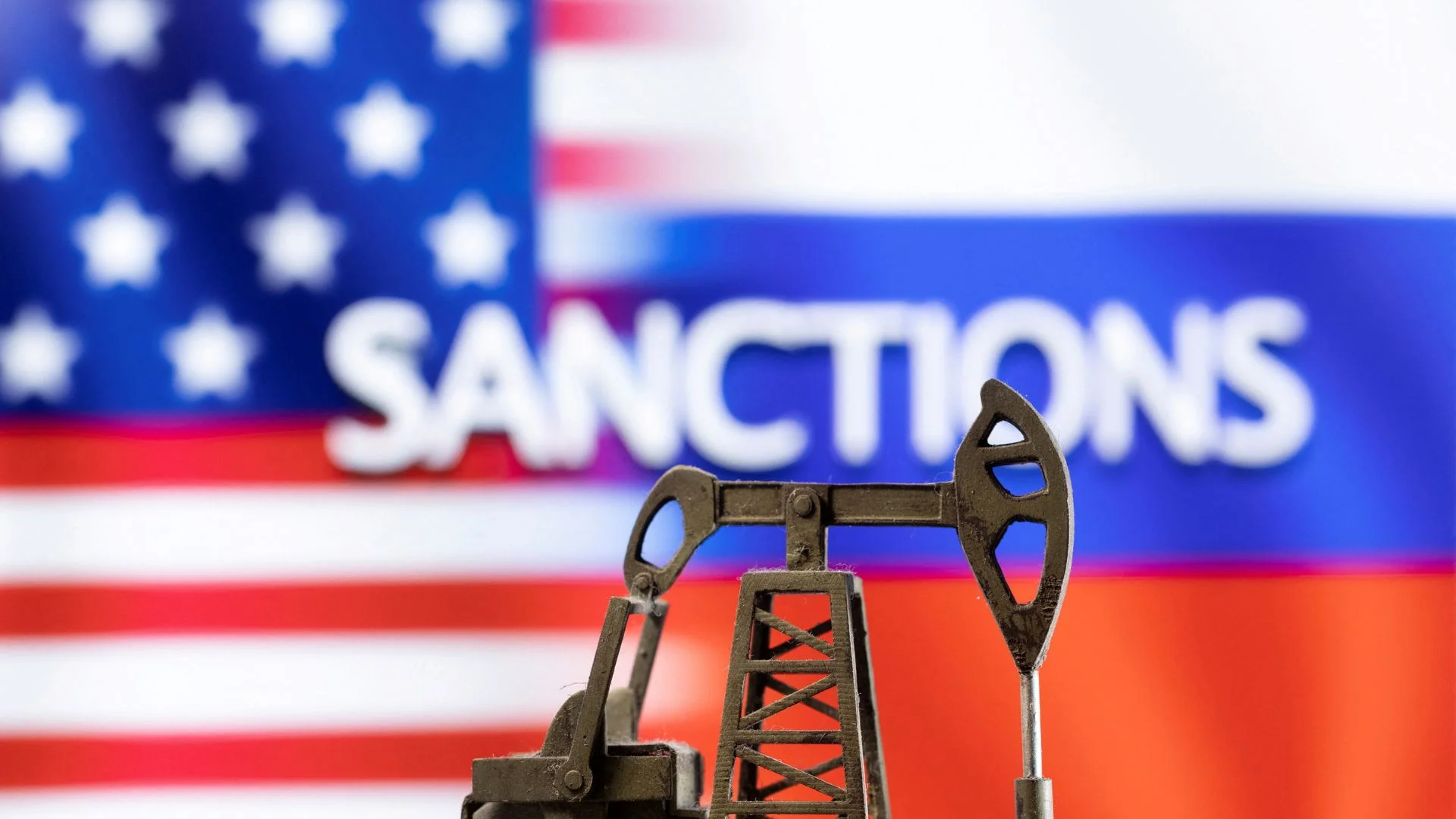 US And UK Target Russian Oil Giants With Sanctions, Deal A Blow To Putin’s War Effort