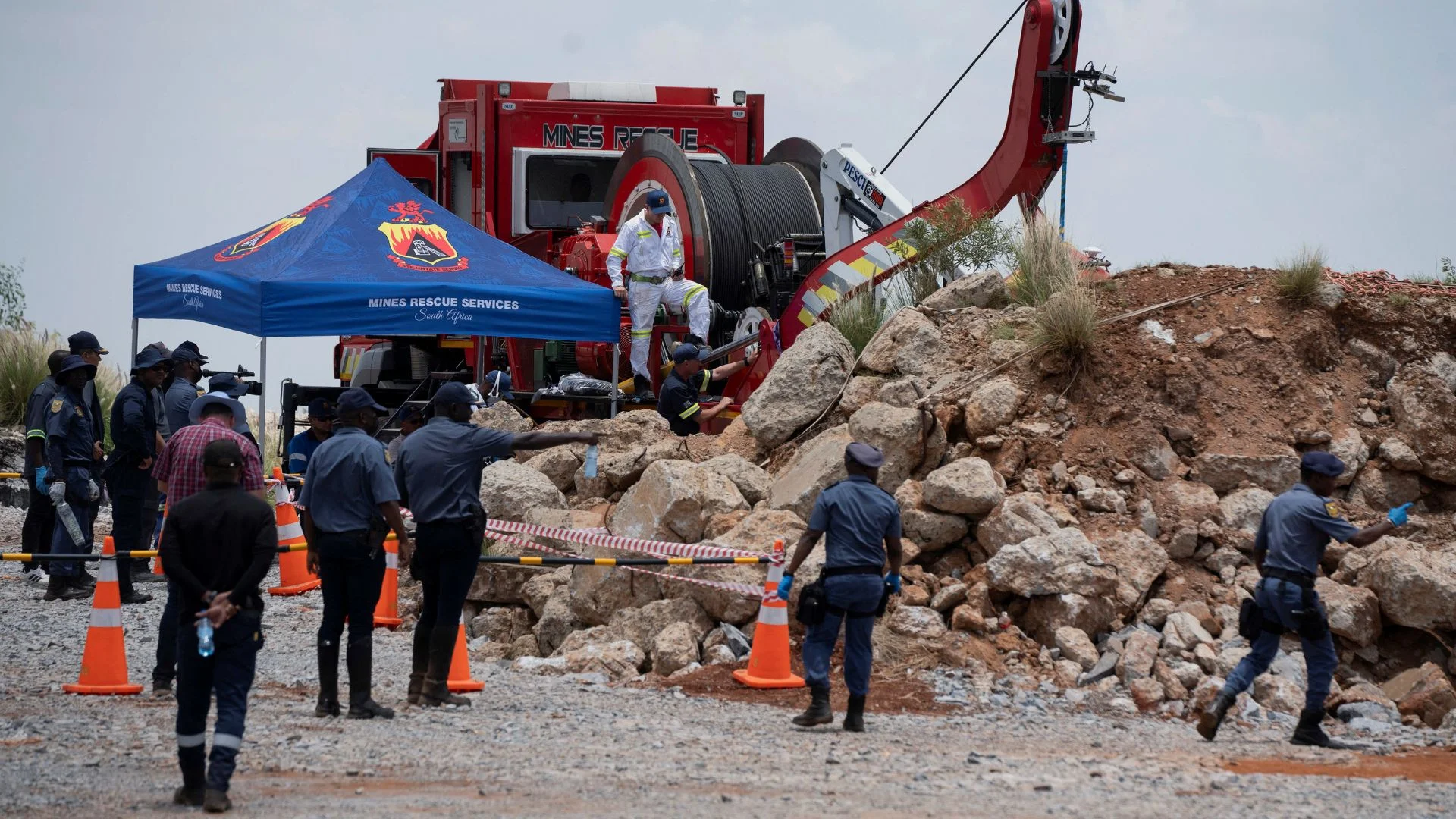 South Africa’s Illegal Gold Mine Crackdown Kills 78, Hundreds Rescued