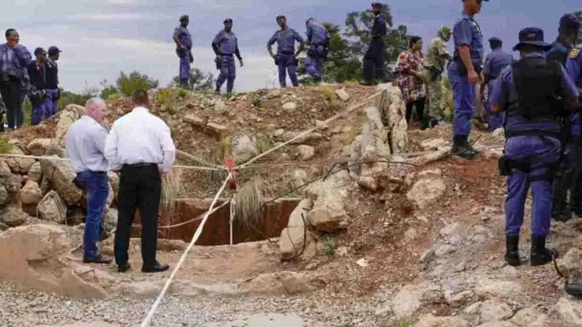 South Africa: Trapped Illegal Miners Eating ‘Parts Of Legs, Arms, And Ribs’ For Survival