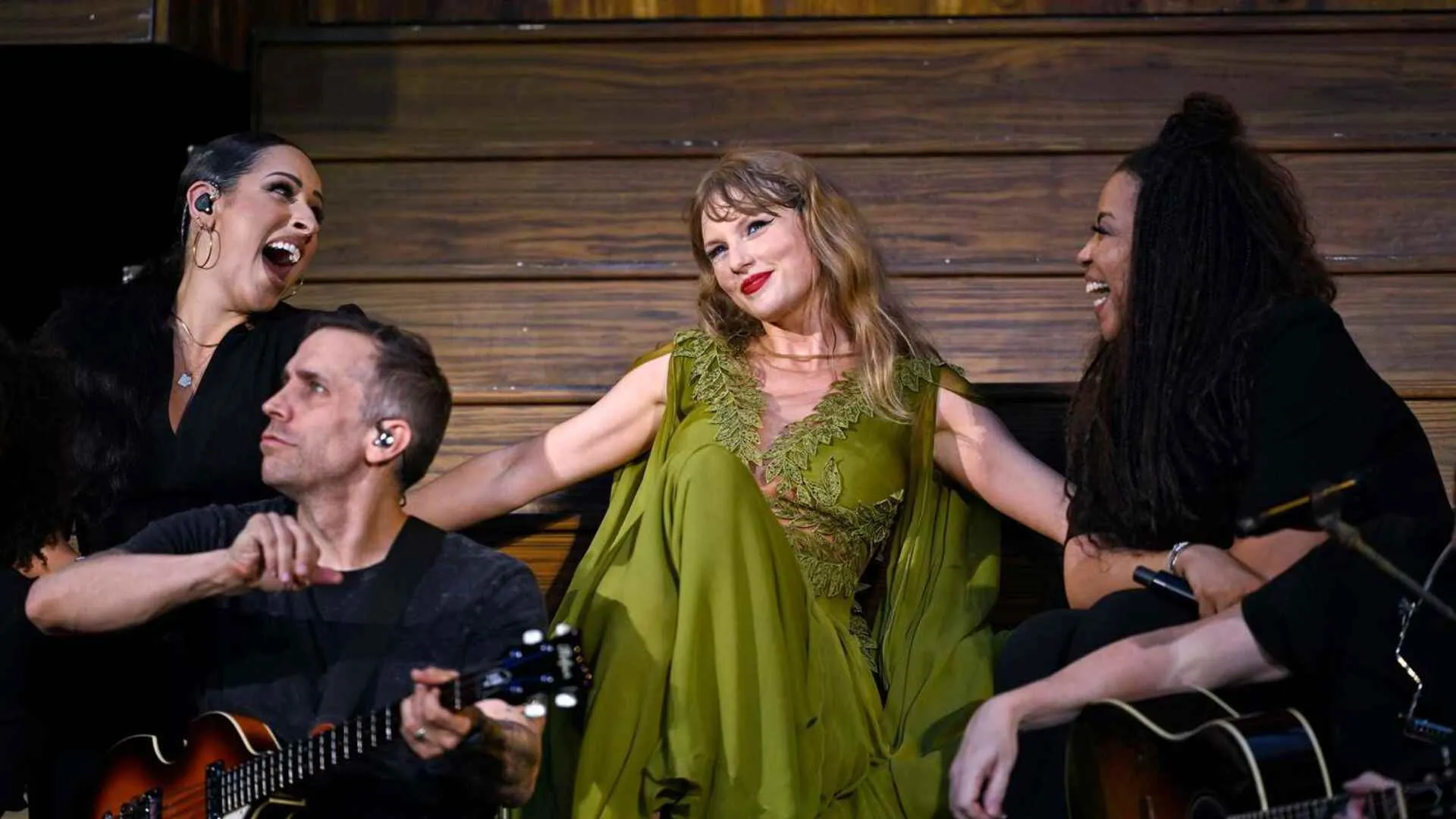 Taylor Swift’s Backup Singer Shares Rare Photos of Her with Tour Crew