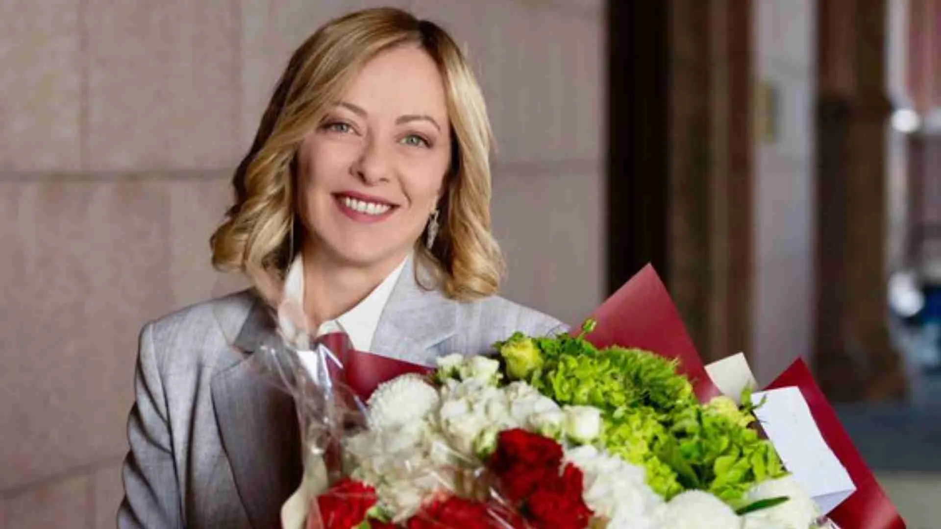 This Prime Minister Went ‘On One Knee’ For Giorgia Meloni On Her Birthday And Special Surprise Gift | WATCH